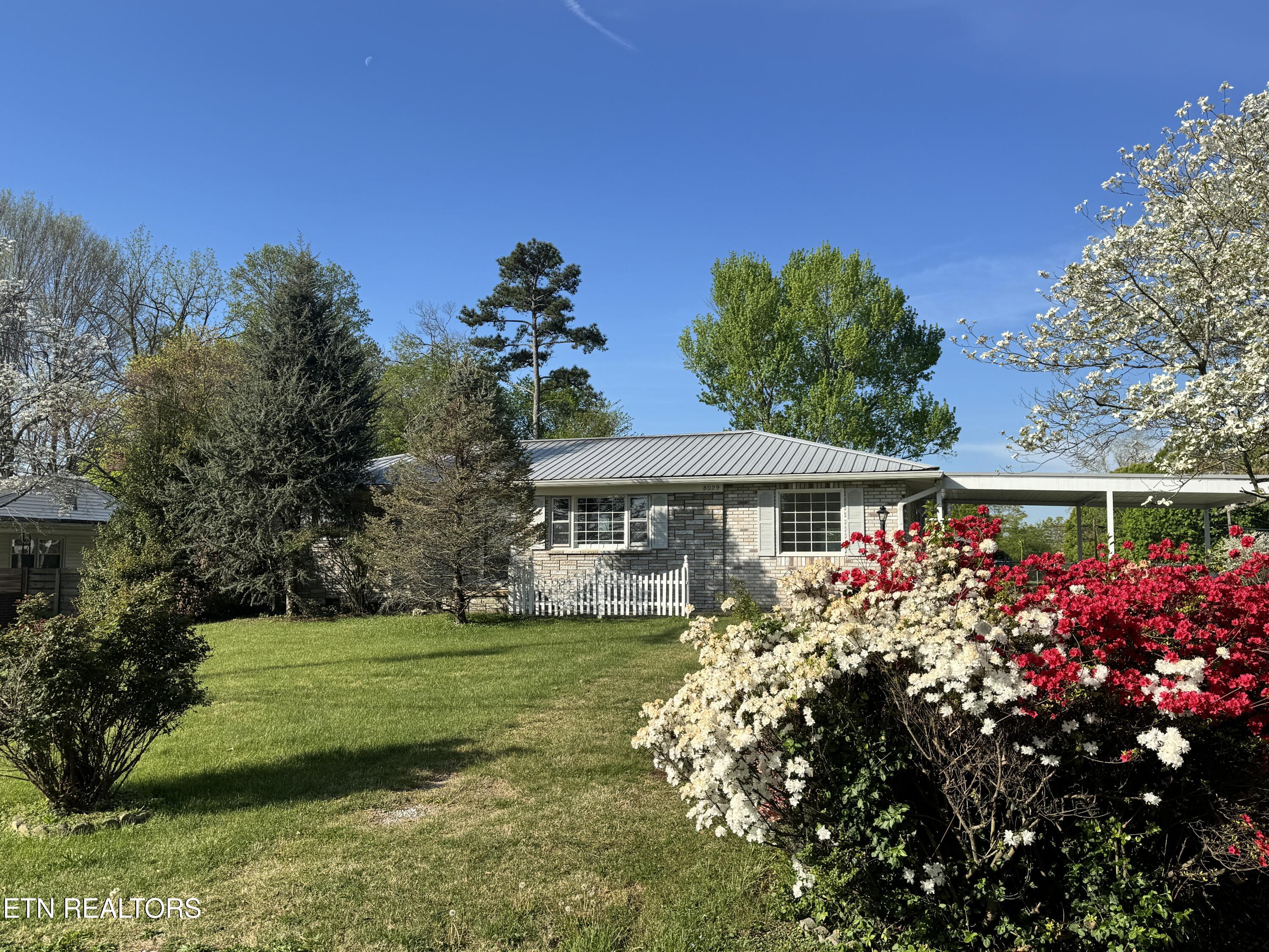 8029 Sharp Road Powell TN 37849