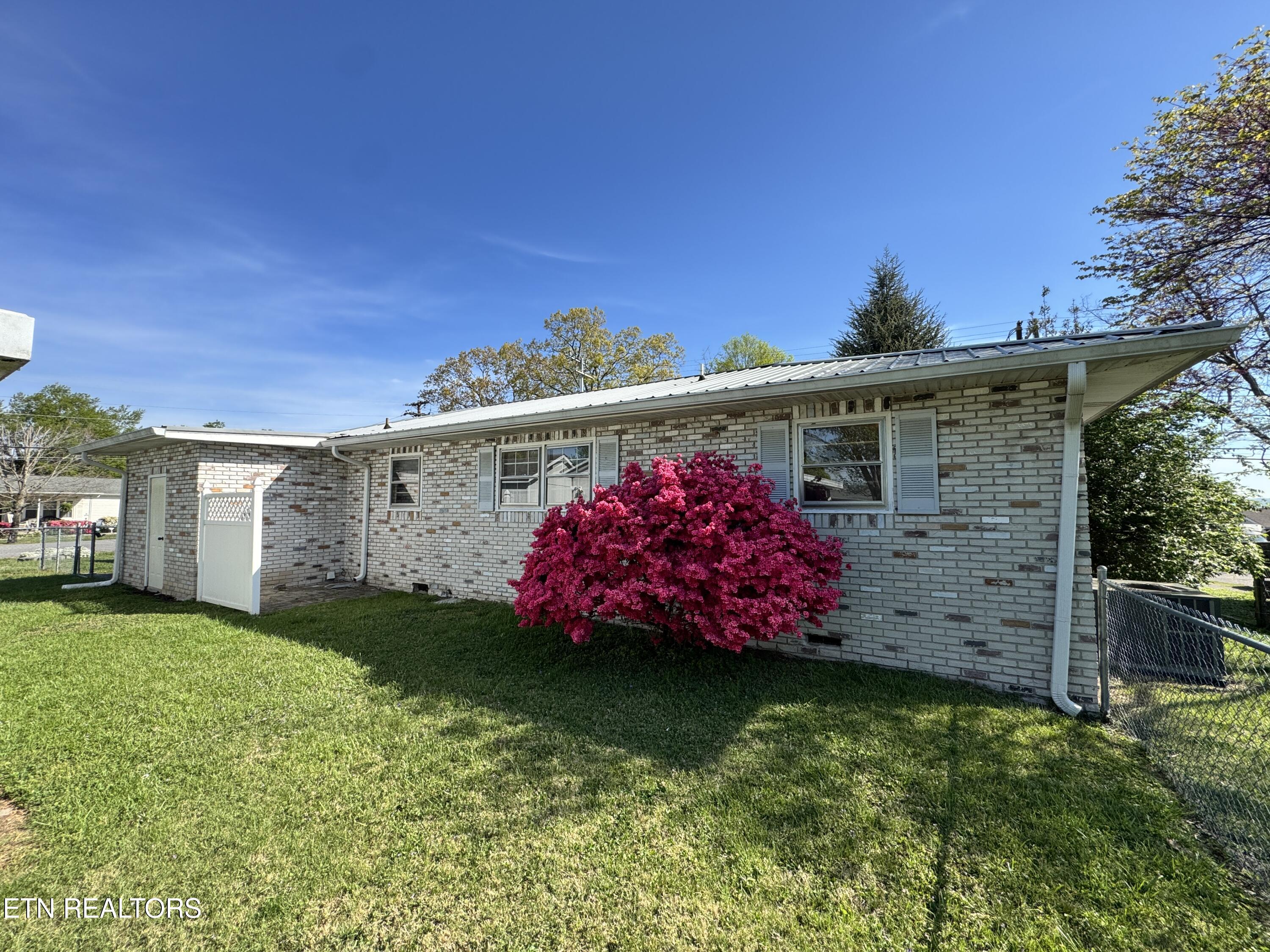 8029 Sharp Road Powell TN 37849