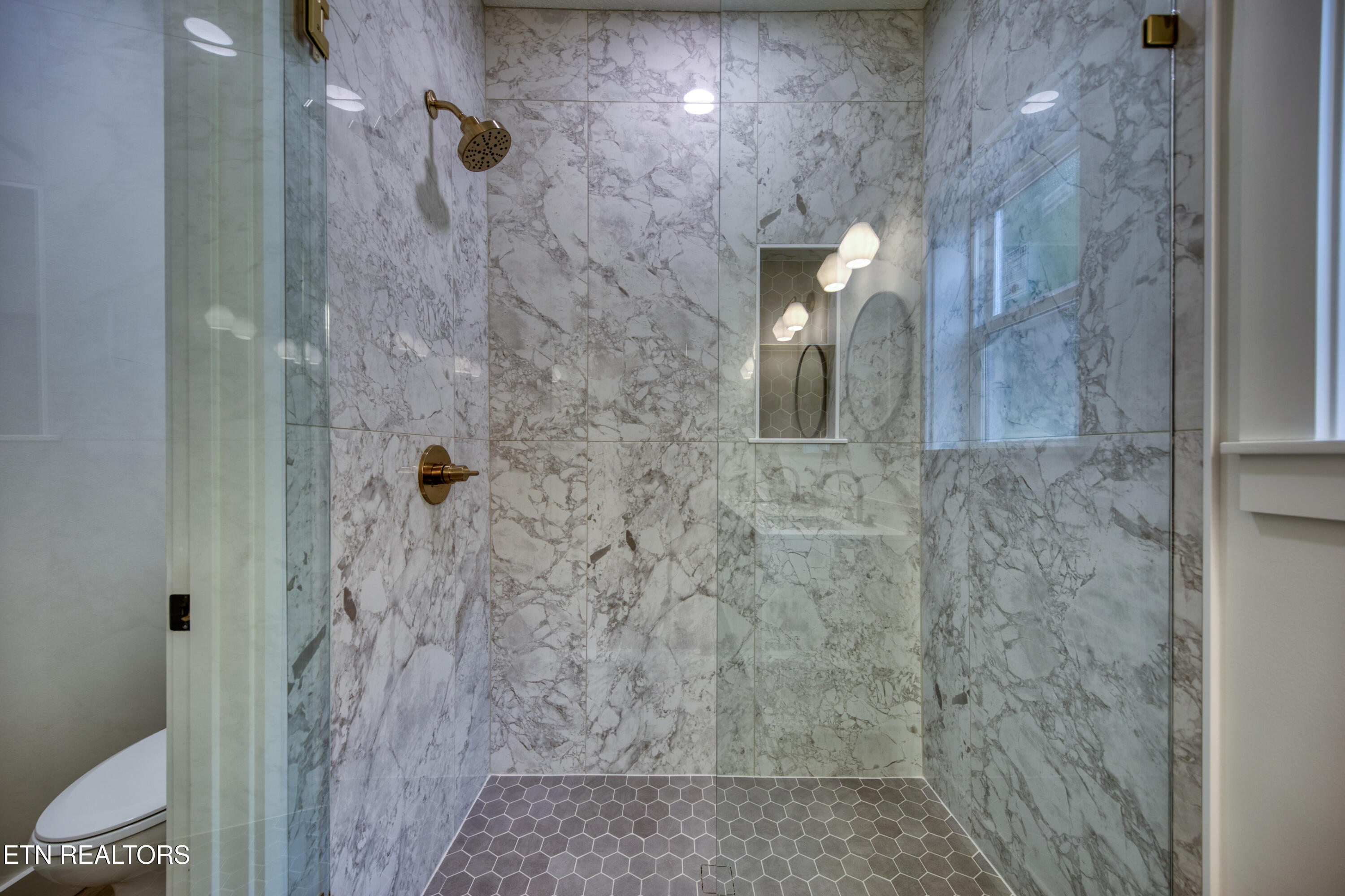 180 Huckleberry Hollow Kingston TN 37763