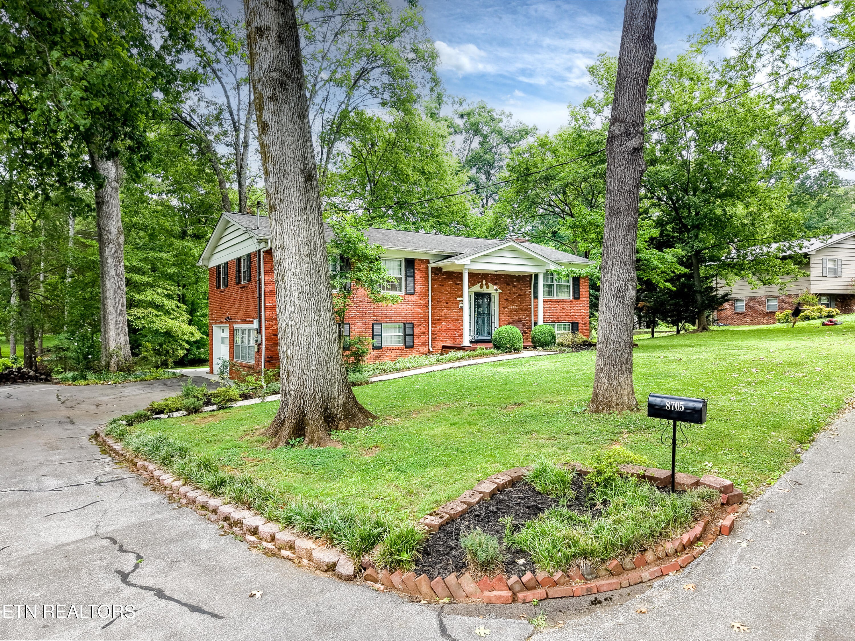 8705 Longmeade Drive Knoxville TN 37923