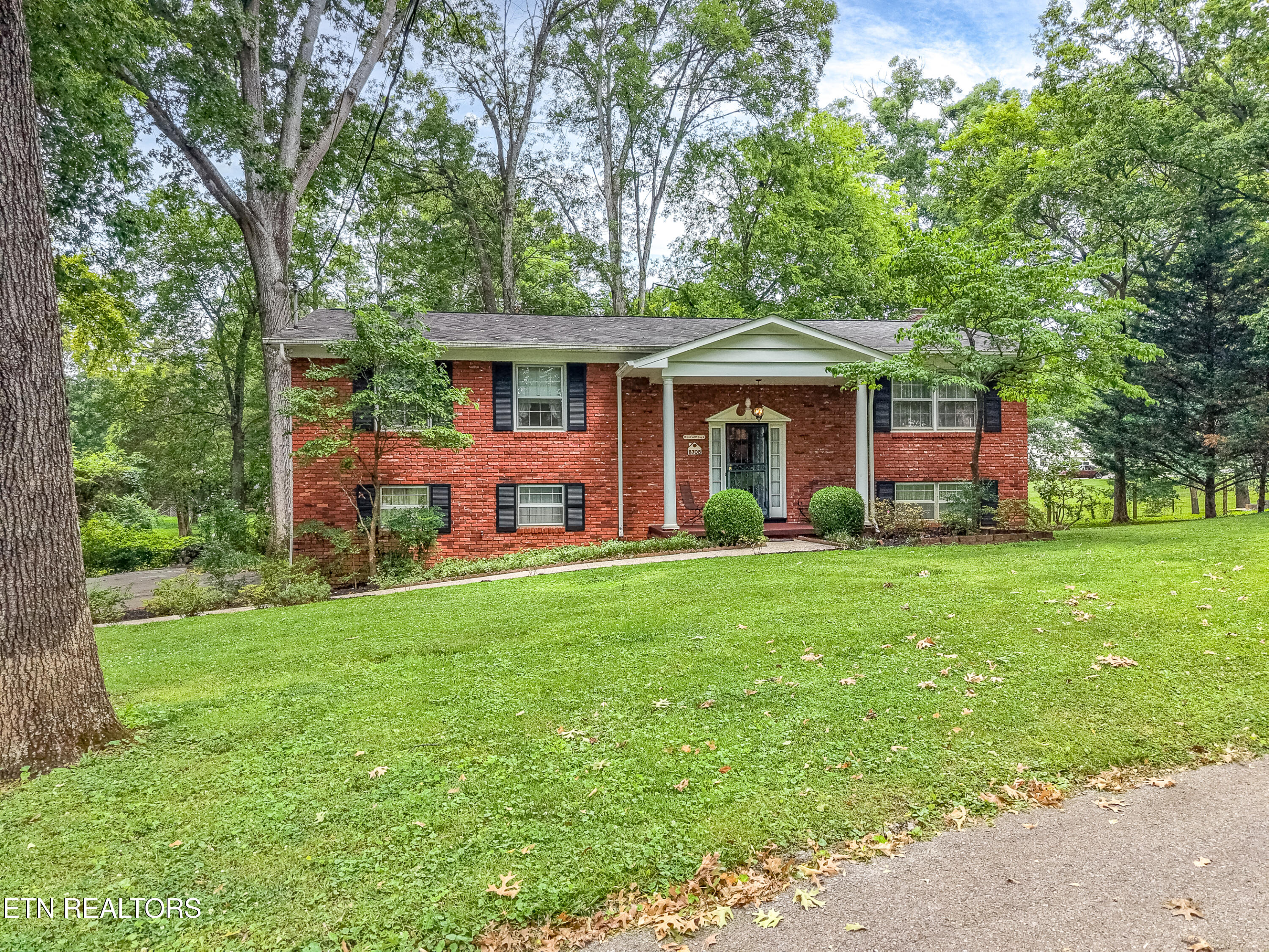 8705 Longmeade Drive Knoxville TN 37923