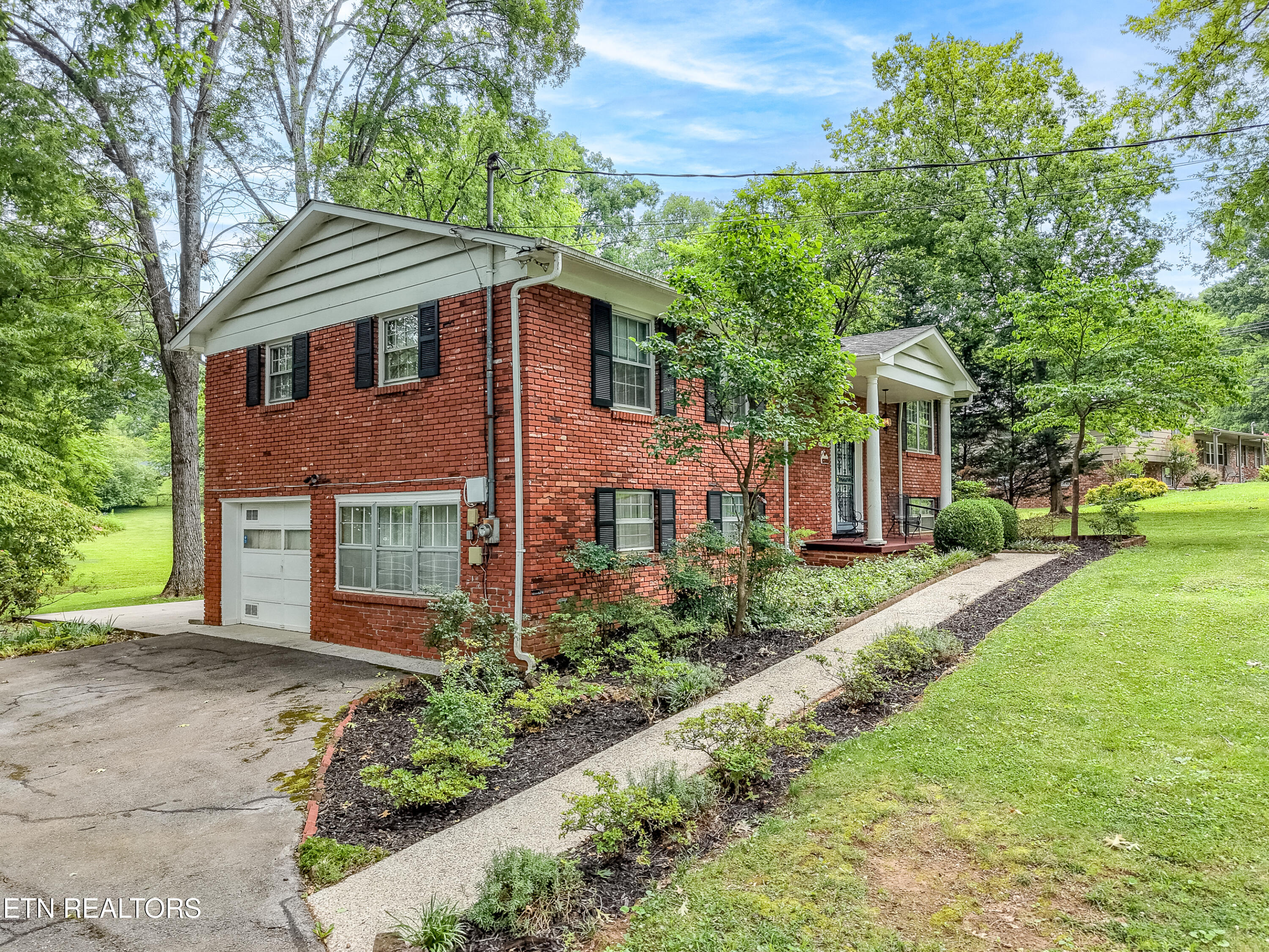 8705 Longmeade Drive Knoxville TN 37923