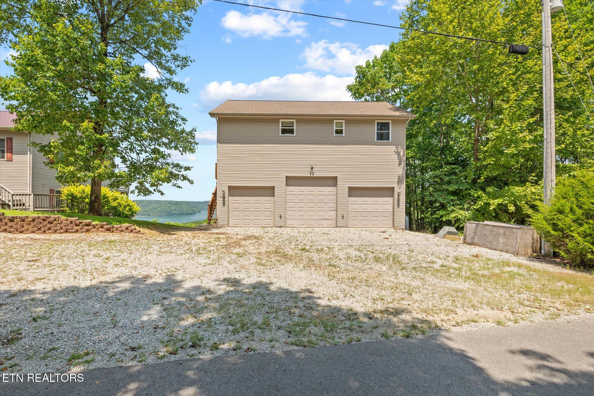 7378 Lillydale Road Byrdstown TN 38549