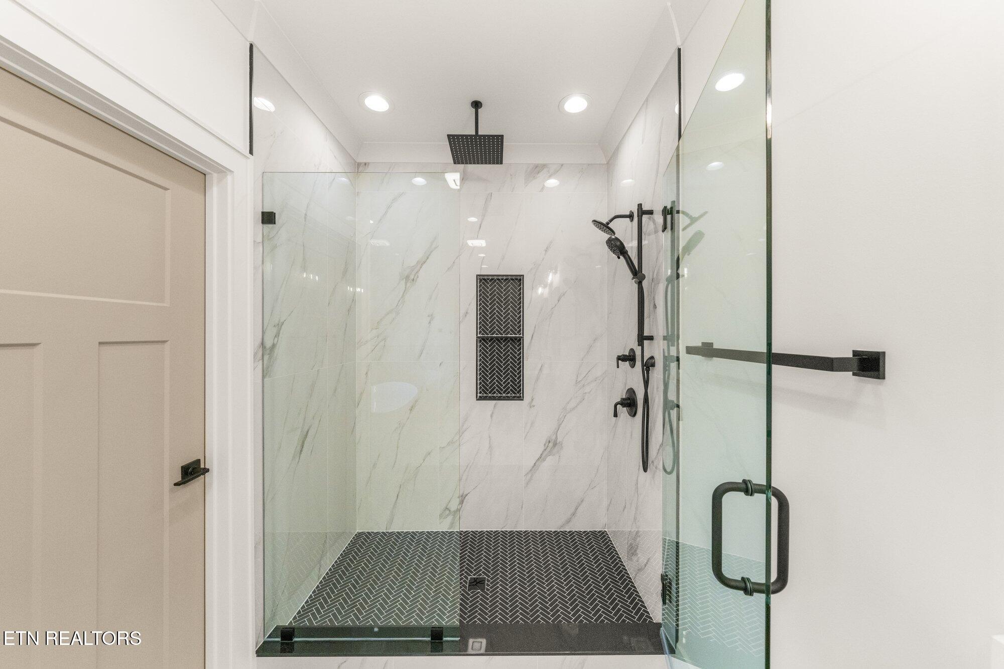 136 Amohi Way Loudon TN 37774