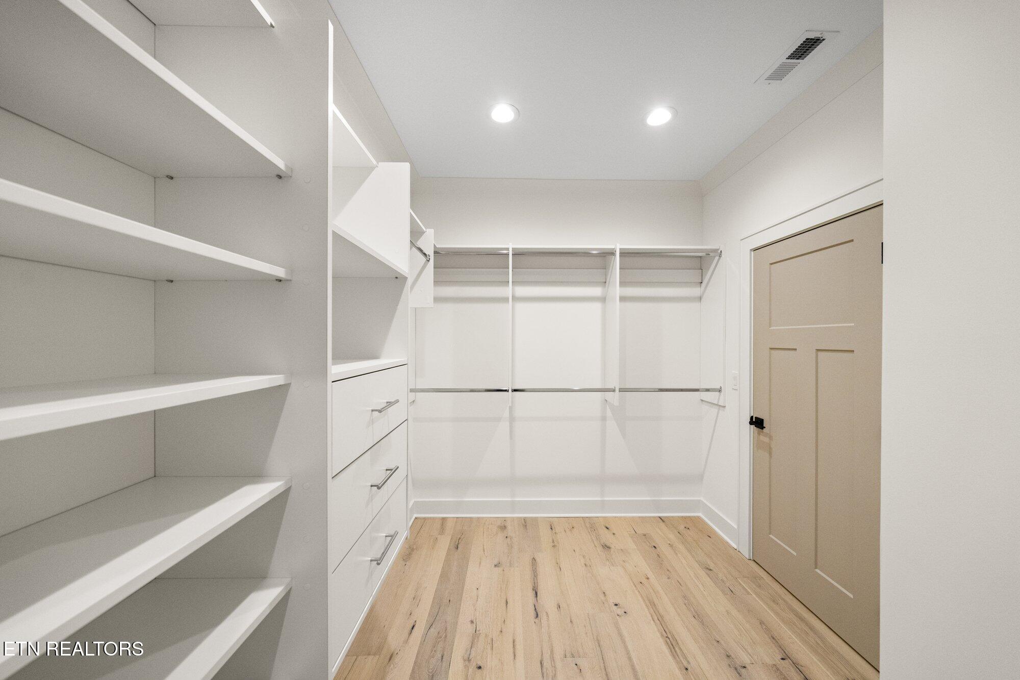 136 Amohi Way Loudon TN 37774