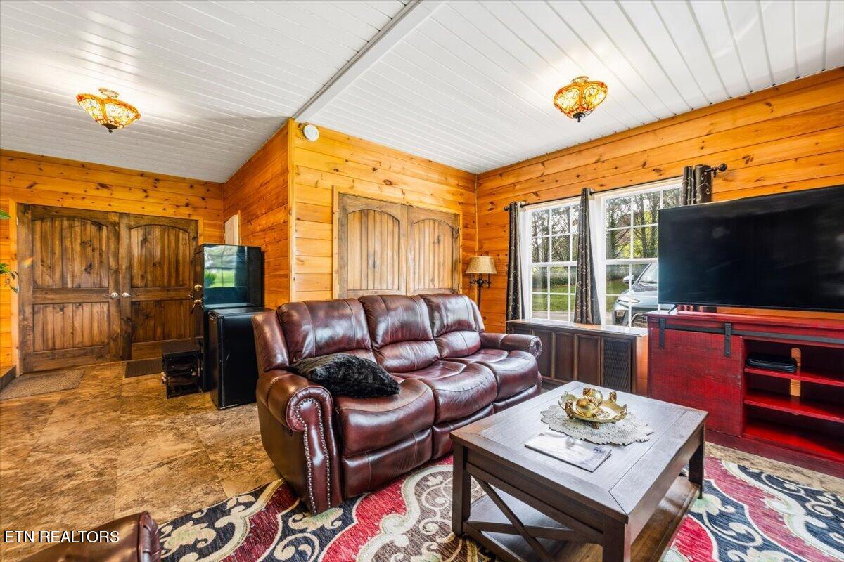 819 Island Ford Road Jacksboro TN 37757