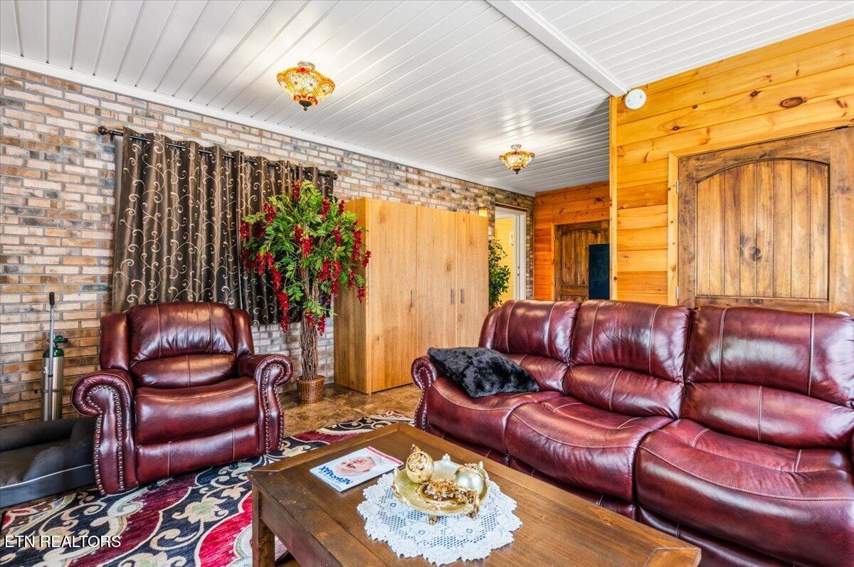 819 Island Ford Road Jacksboro TN 37757