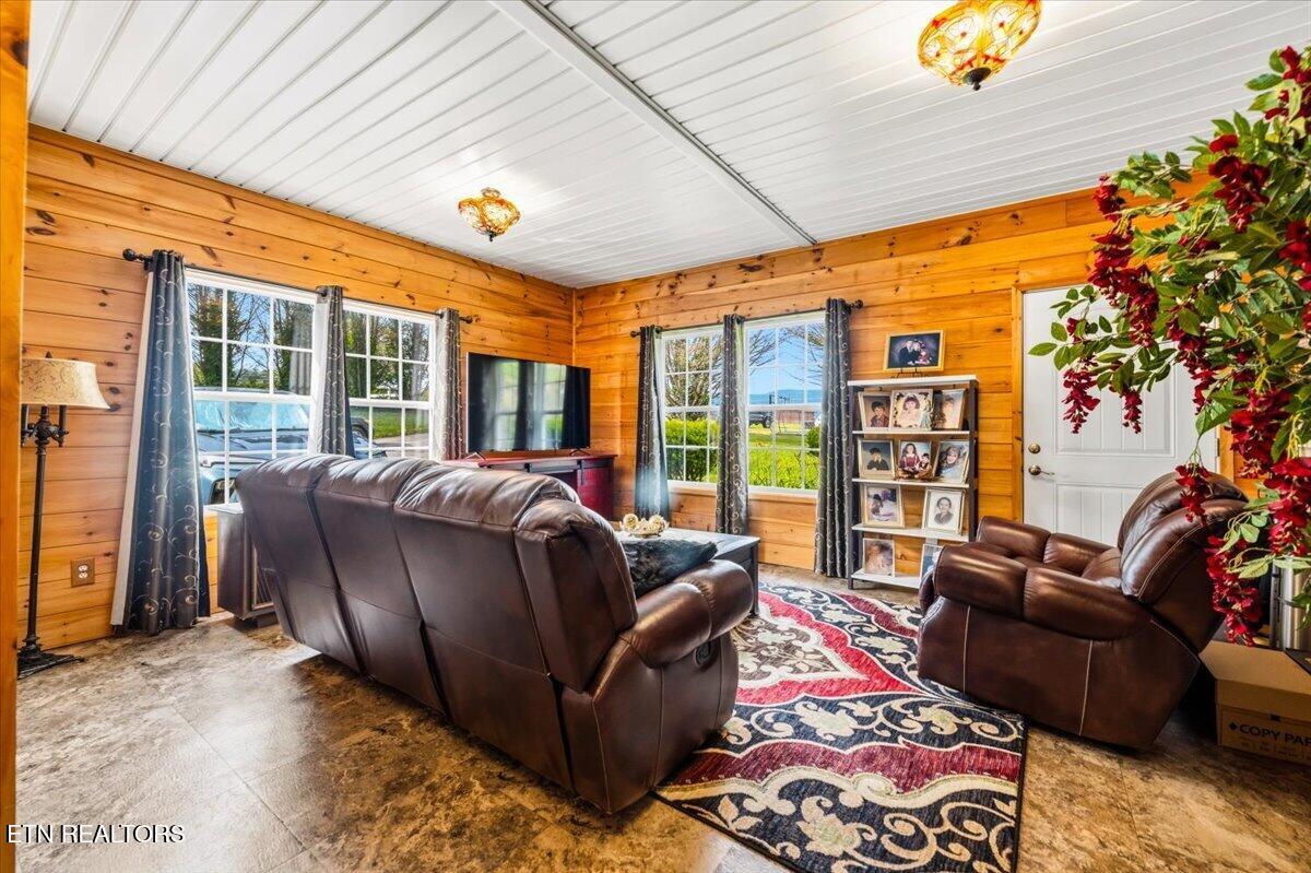 819 Island Ford Road Jacksboro TN 37757