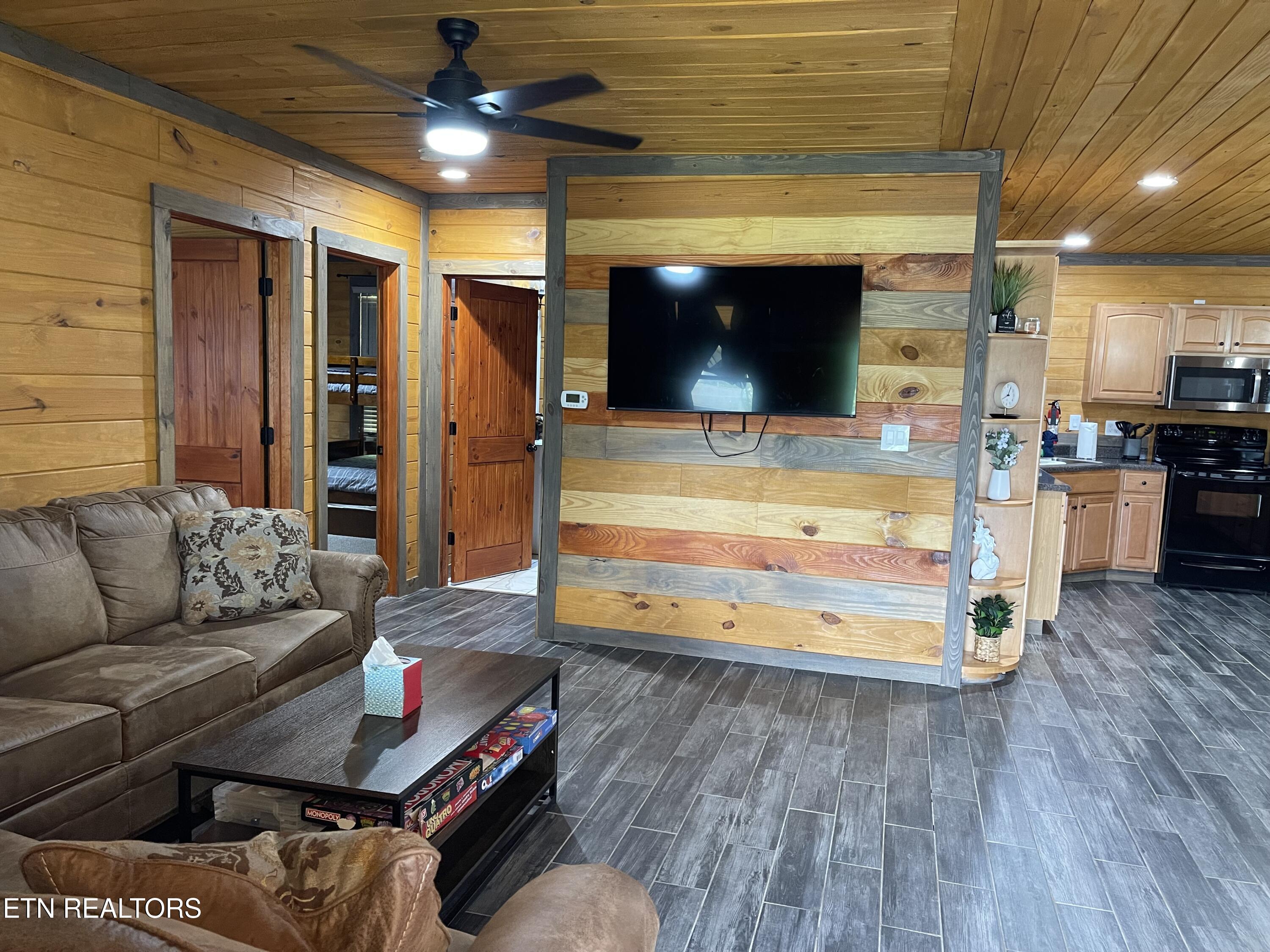 1908 Inskip Lane Dandridge TN 37725