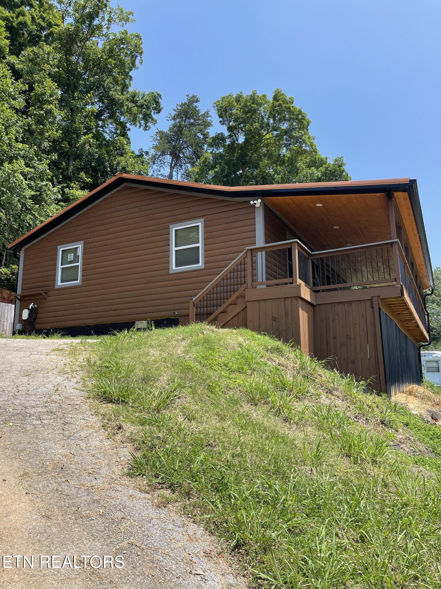1908 Inskip Lane Dandridge TN 37725