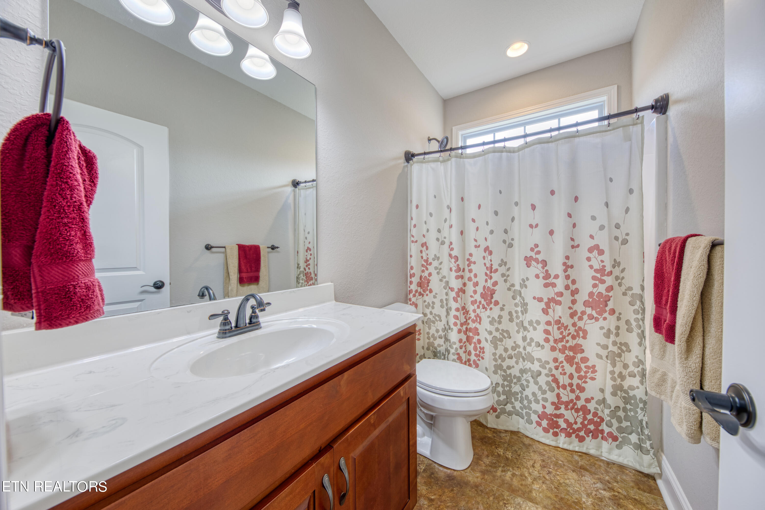 2039 Ranch Road Dandridge TN 37725
