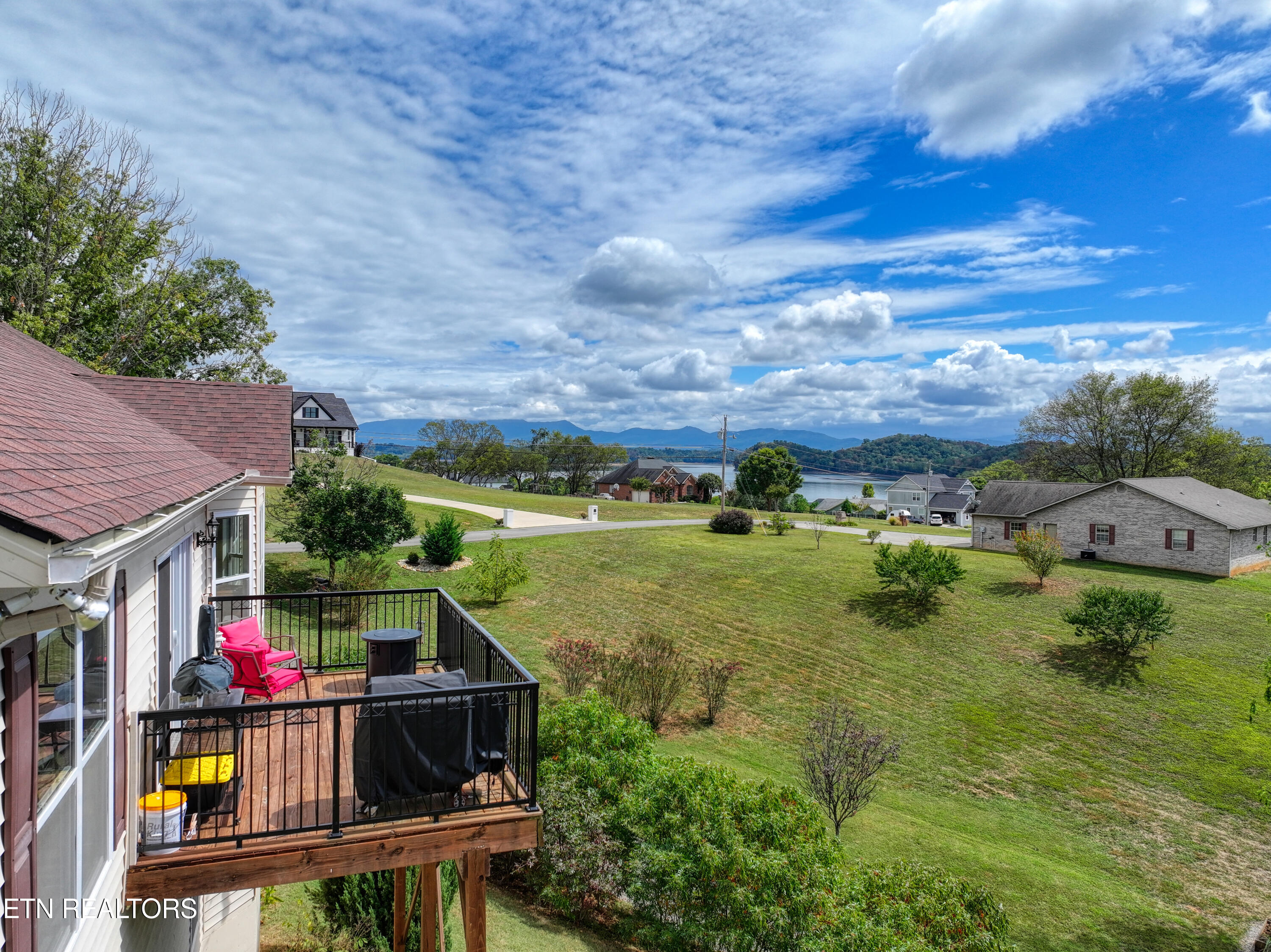 2039 Ranch Road Dandridge TN 37725