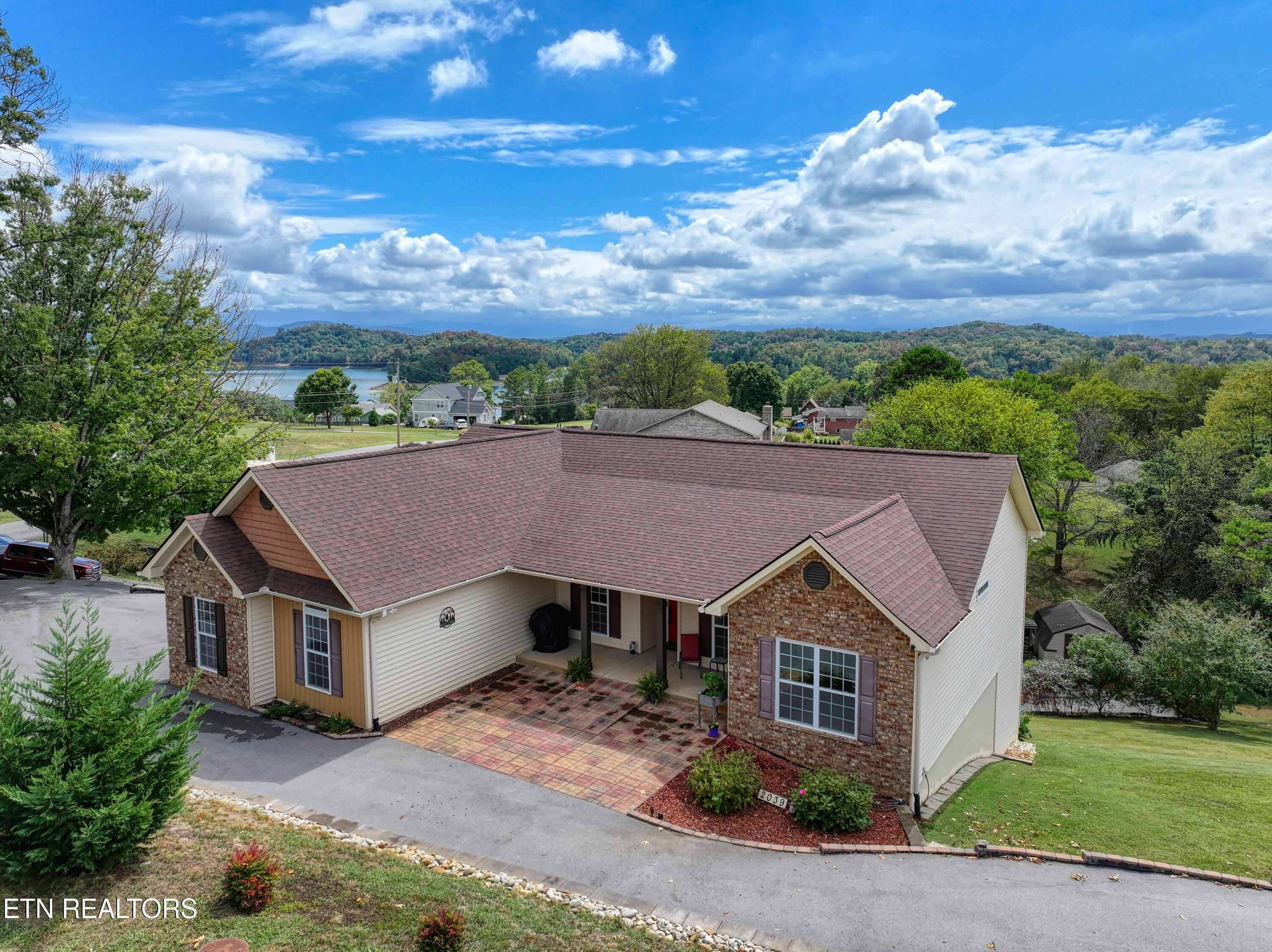 2039 Ranch Road Dandridge TN 37725