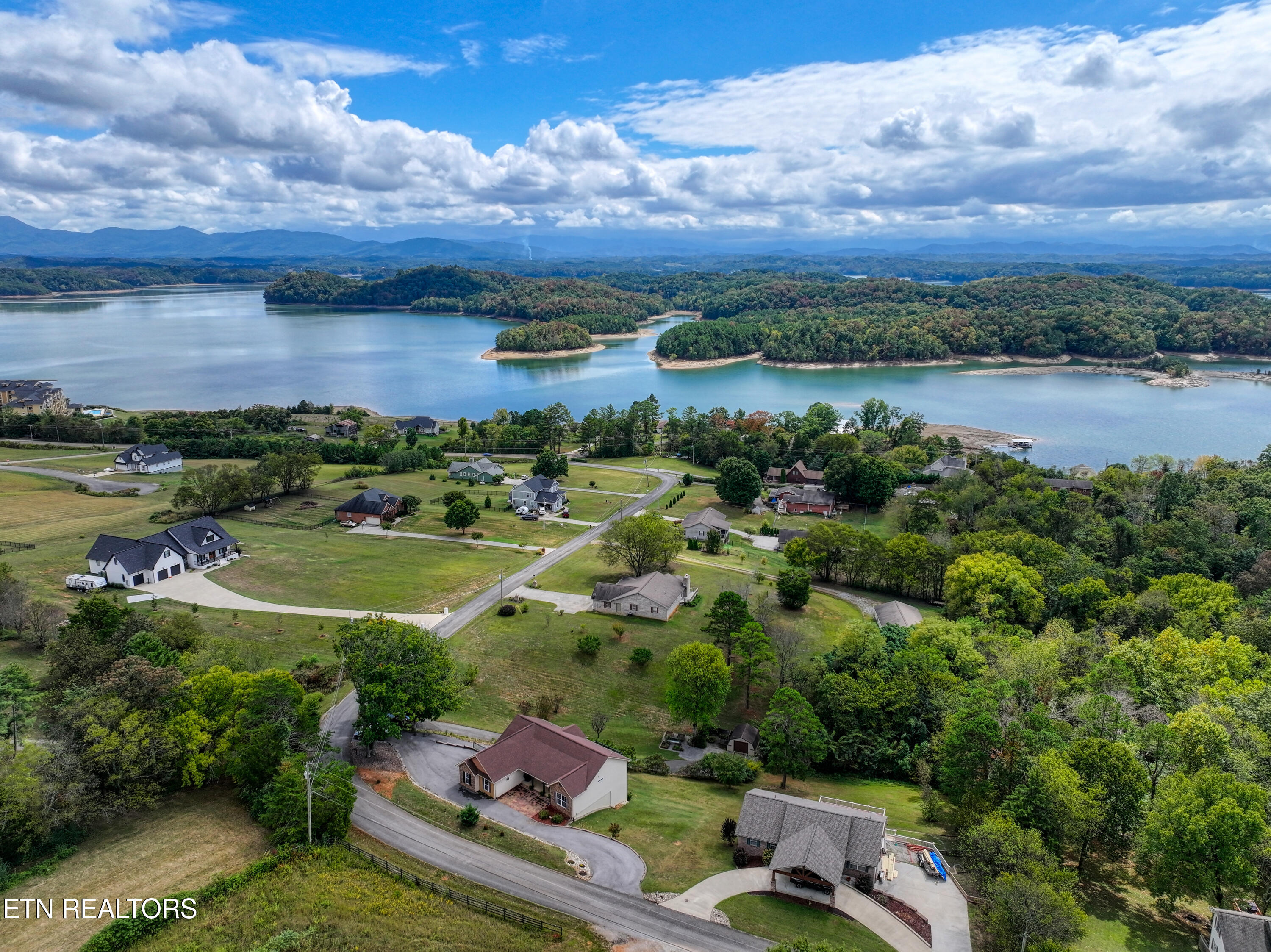 2039 Ranch Road Dandridge TN 37725