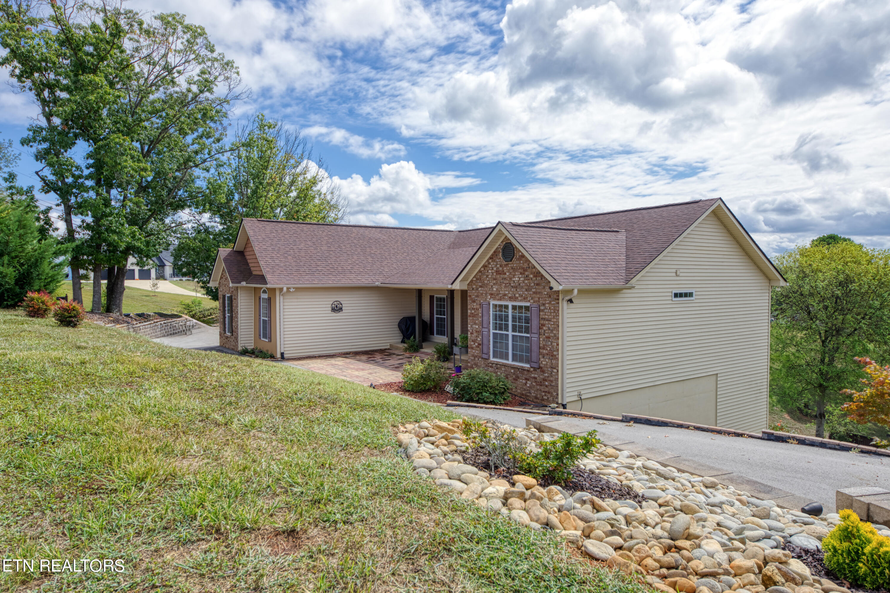 2039 Ranch Road Dandridge TN 37725