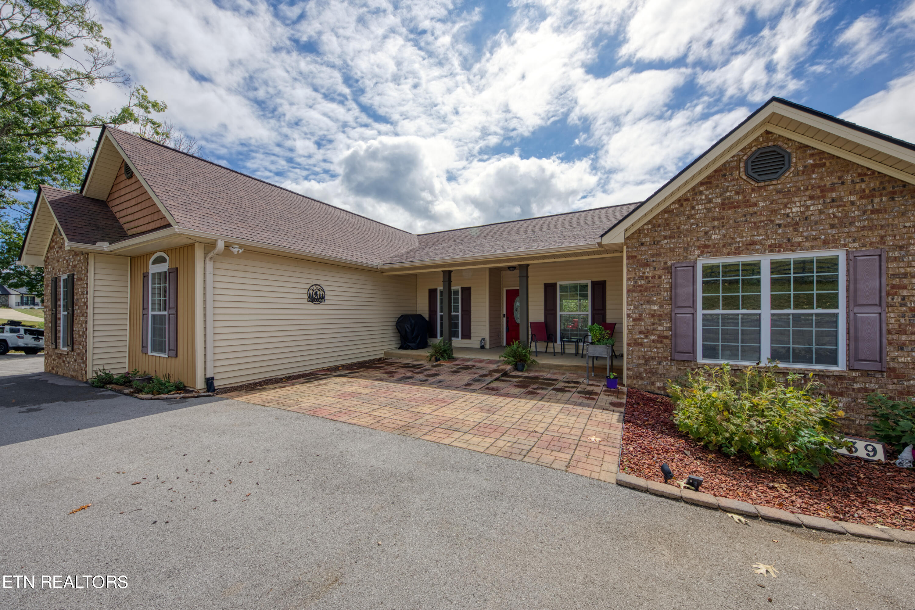 2039 Ranch Road Dandridge TN 37725