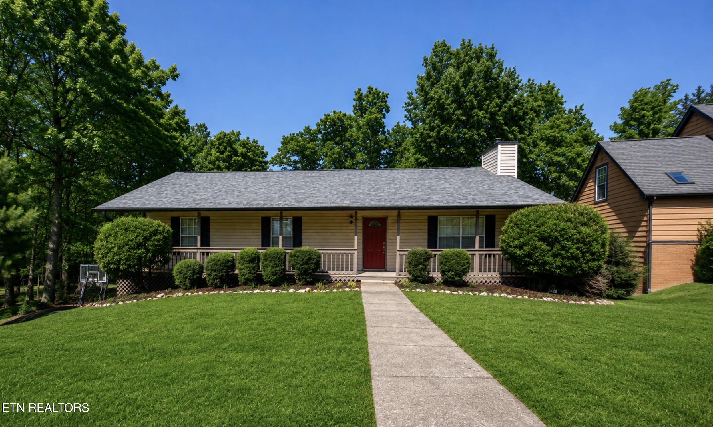 1532 N. Courtney Oak Lane Knoxville TN 37938