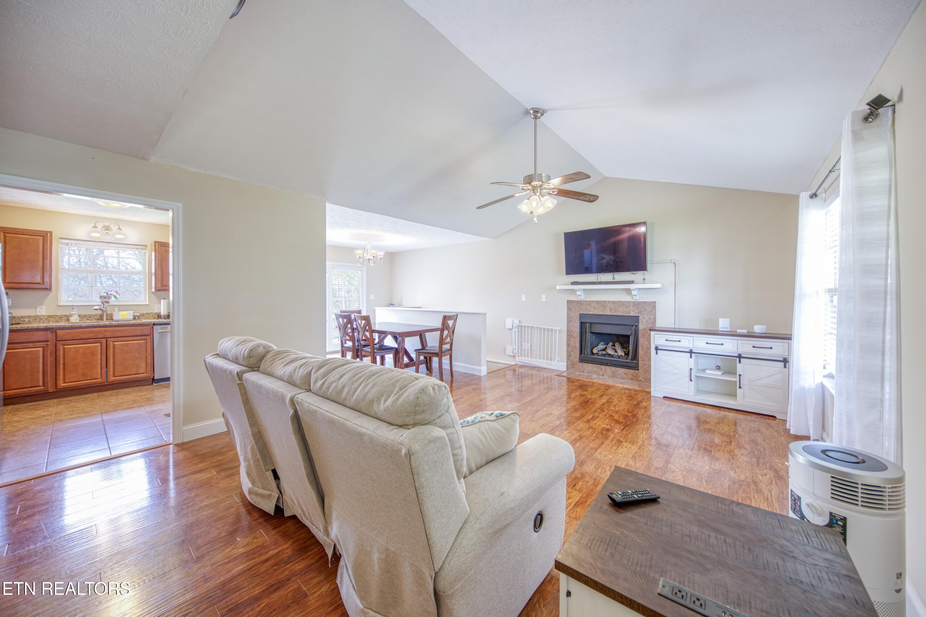 1532 N. Courtney Oak Lane Knoxville TN 37938