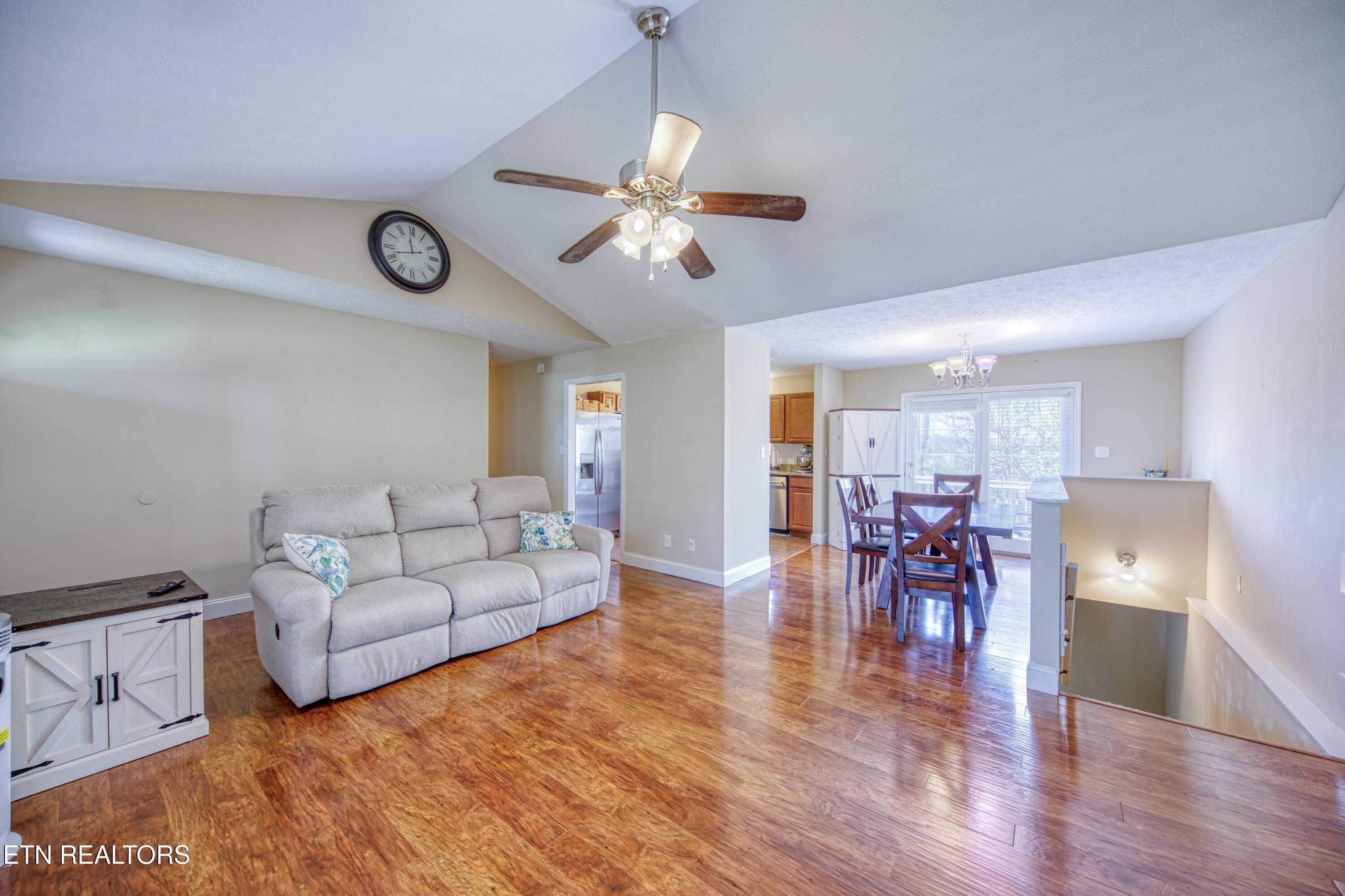 1532 N. Courtney Oak Lane Knoxville TN 37938