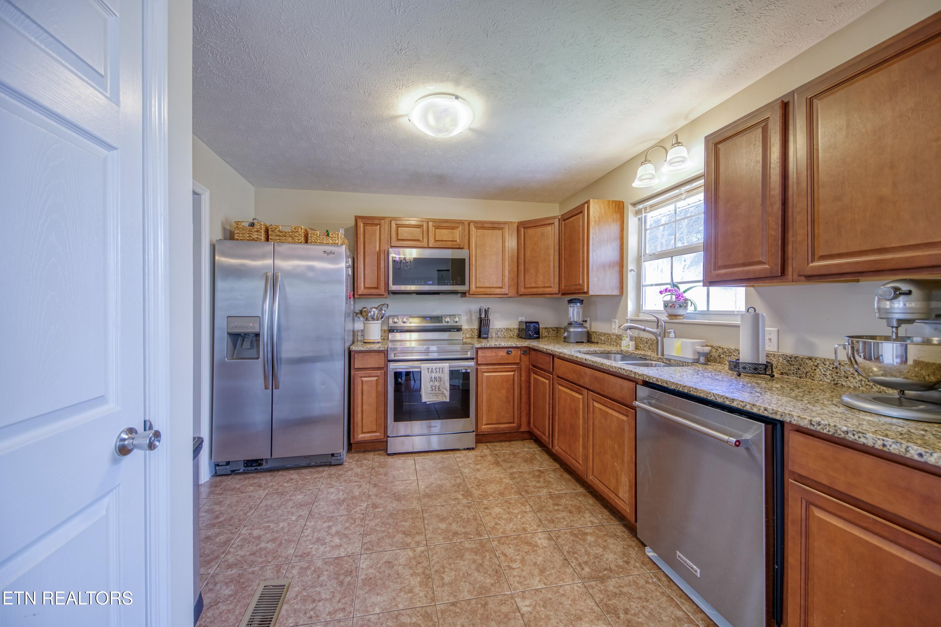 1532 N. Courtney Oak Lane Knoxville TN 37938