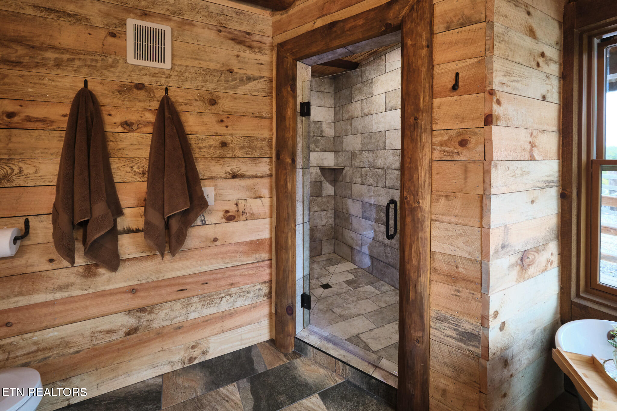 1410 Swannsylvania Road Dandridge TN 37725