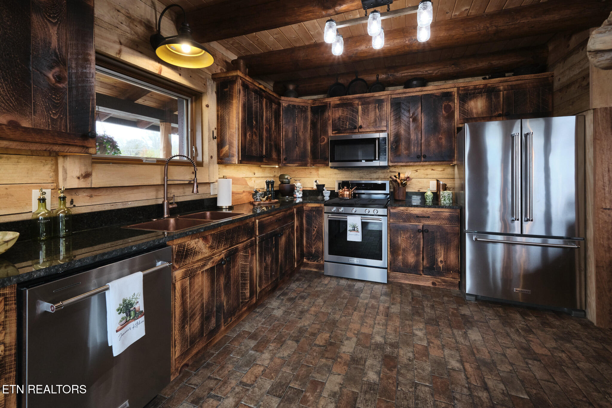 1410 Swannsylvania Road Dandridge TN 37725
