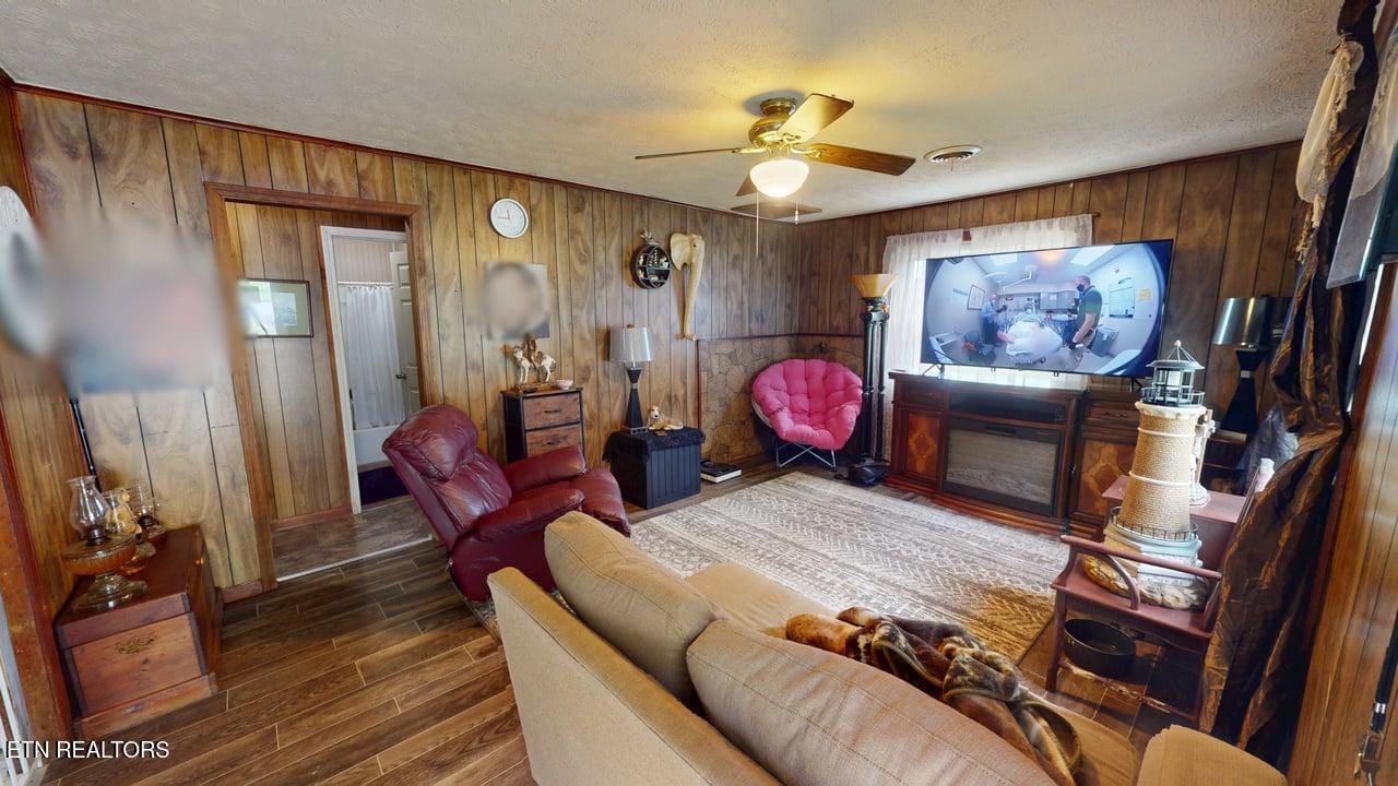 525 Matthews Lane Mosheim TN 37818
