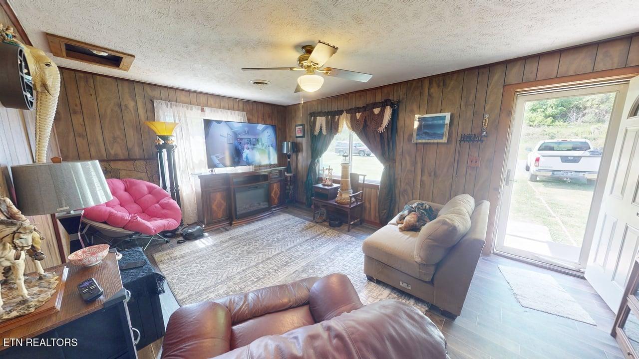 525 Matthews Lane Mosheim TN 37818