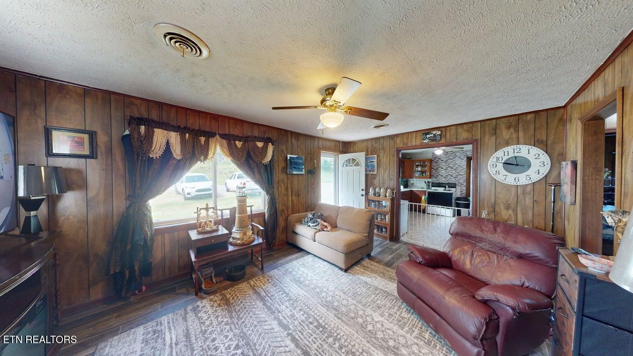 525 Matthews Lane Mosheim TN 37818