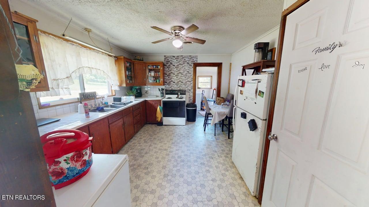525 Matthews Lane Mosheim TN 37818