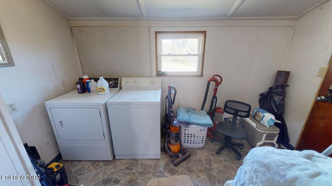 525 Matthews Lane Mosheim TN 37818