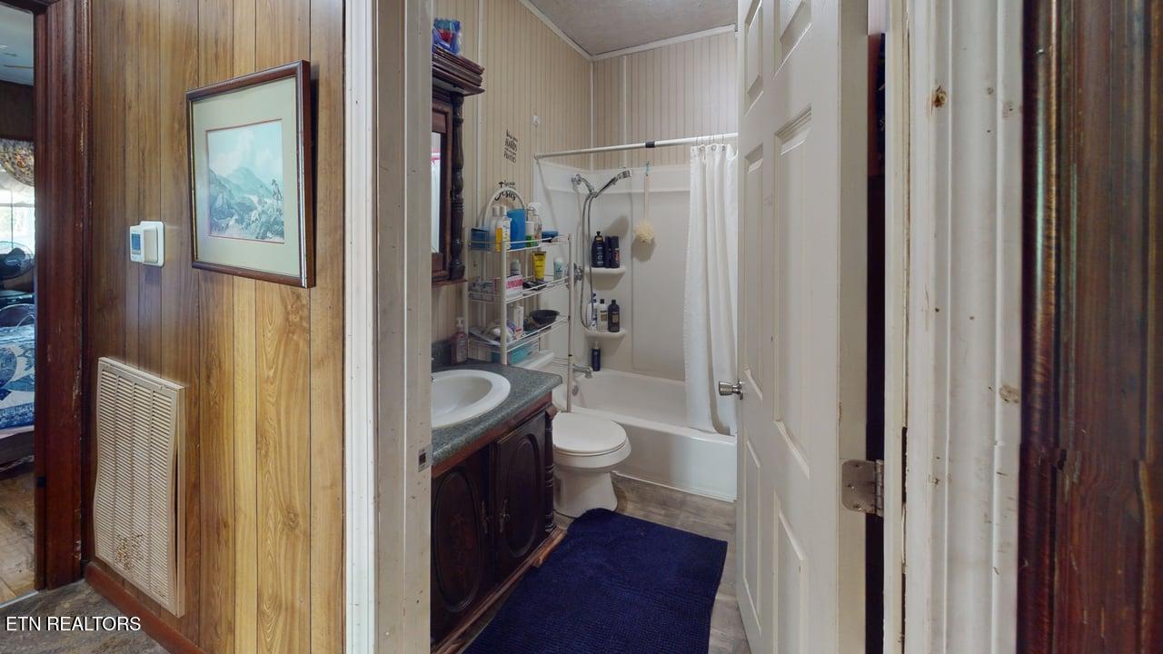 525 Matthews Lane Mosheim TN 37818