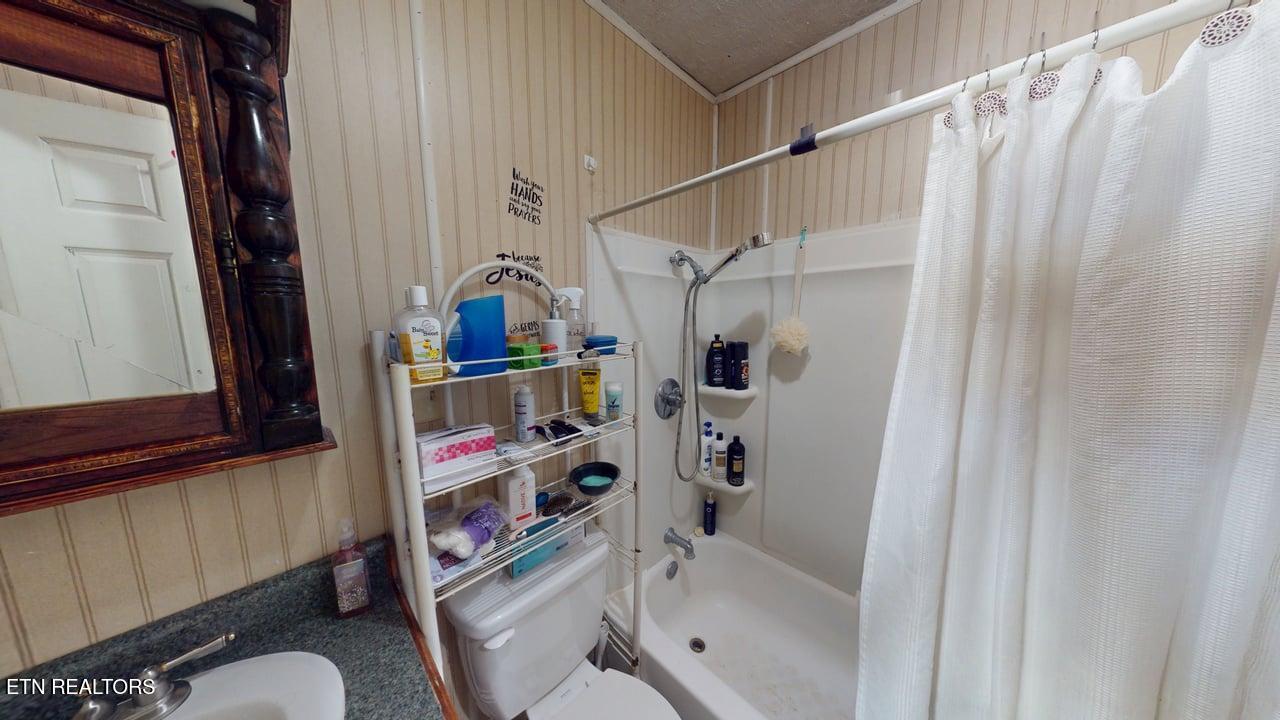 525 Matthews Lane Mosheim TN 37818