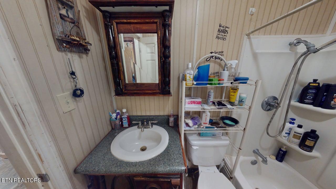 525 Matthews Lane Mosheim TN 37818