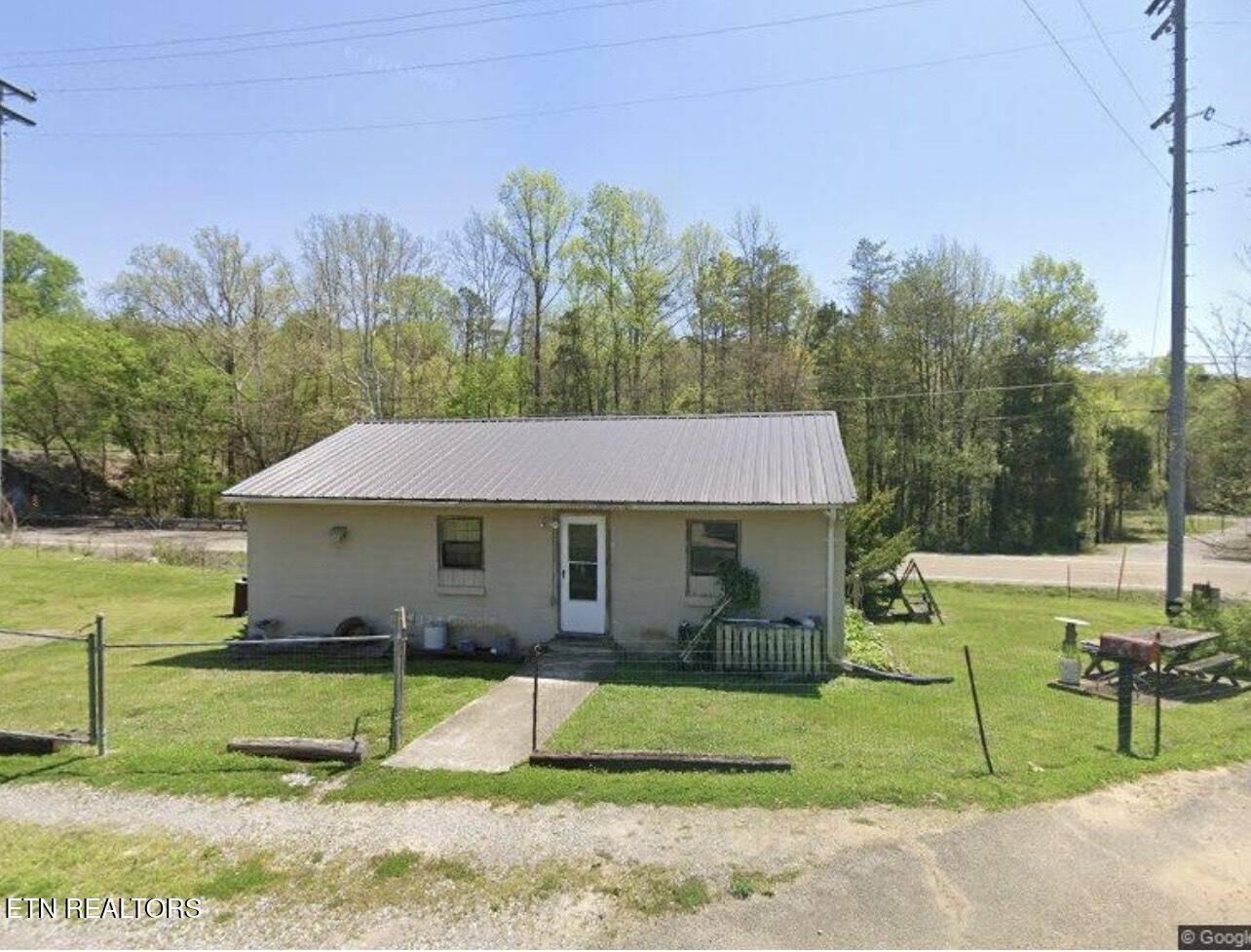 102 Rostron Lane Clinton TN 37716