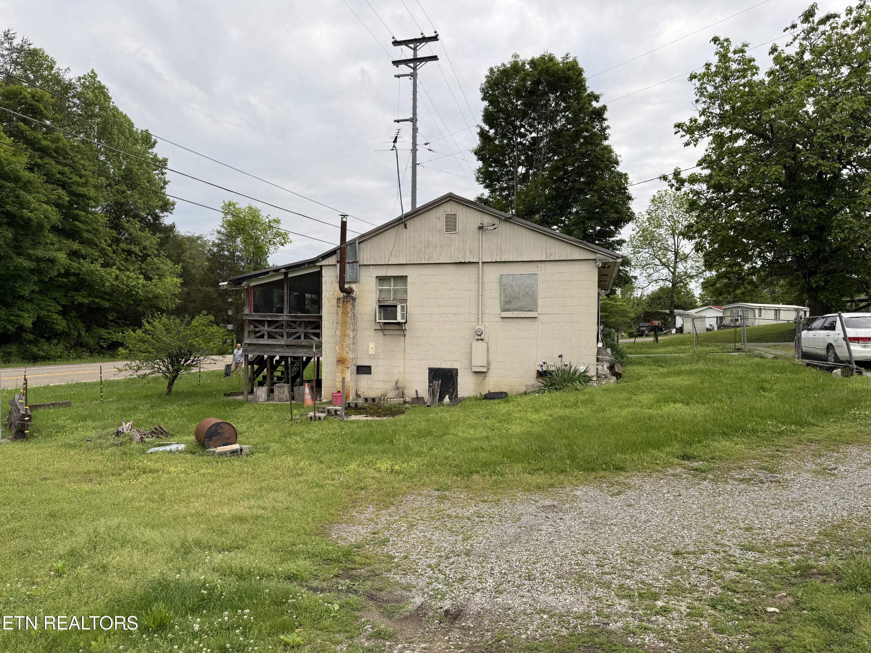 102 Rostron Lane Clinton TN 37716