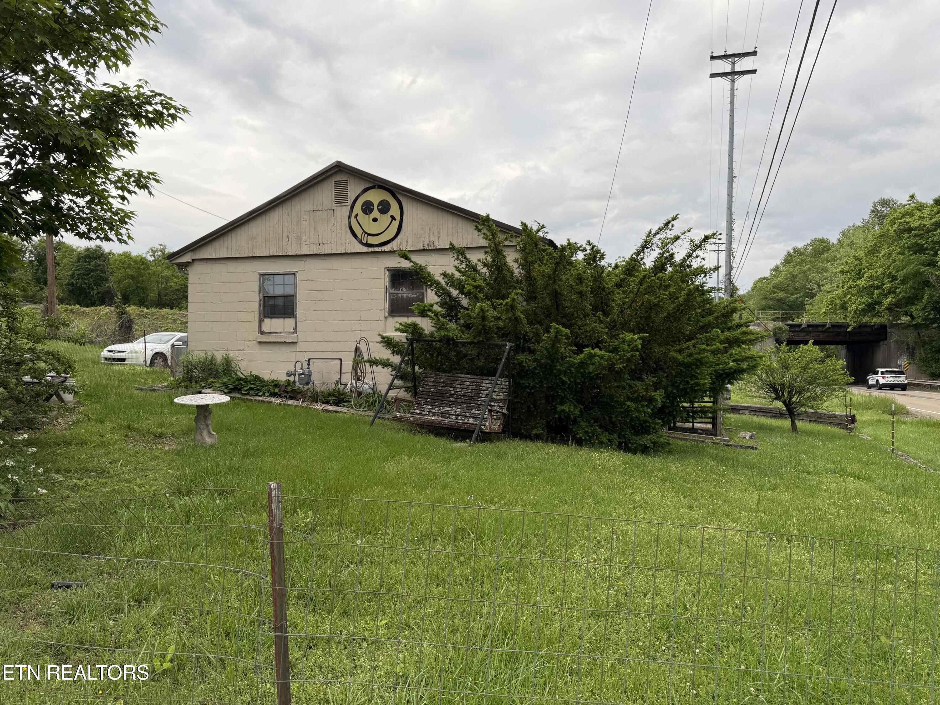 102 Rostron Lane Clinton TN 37716