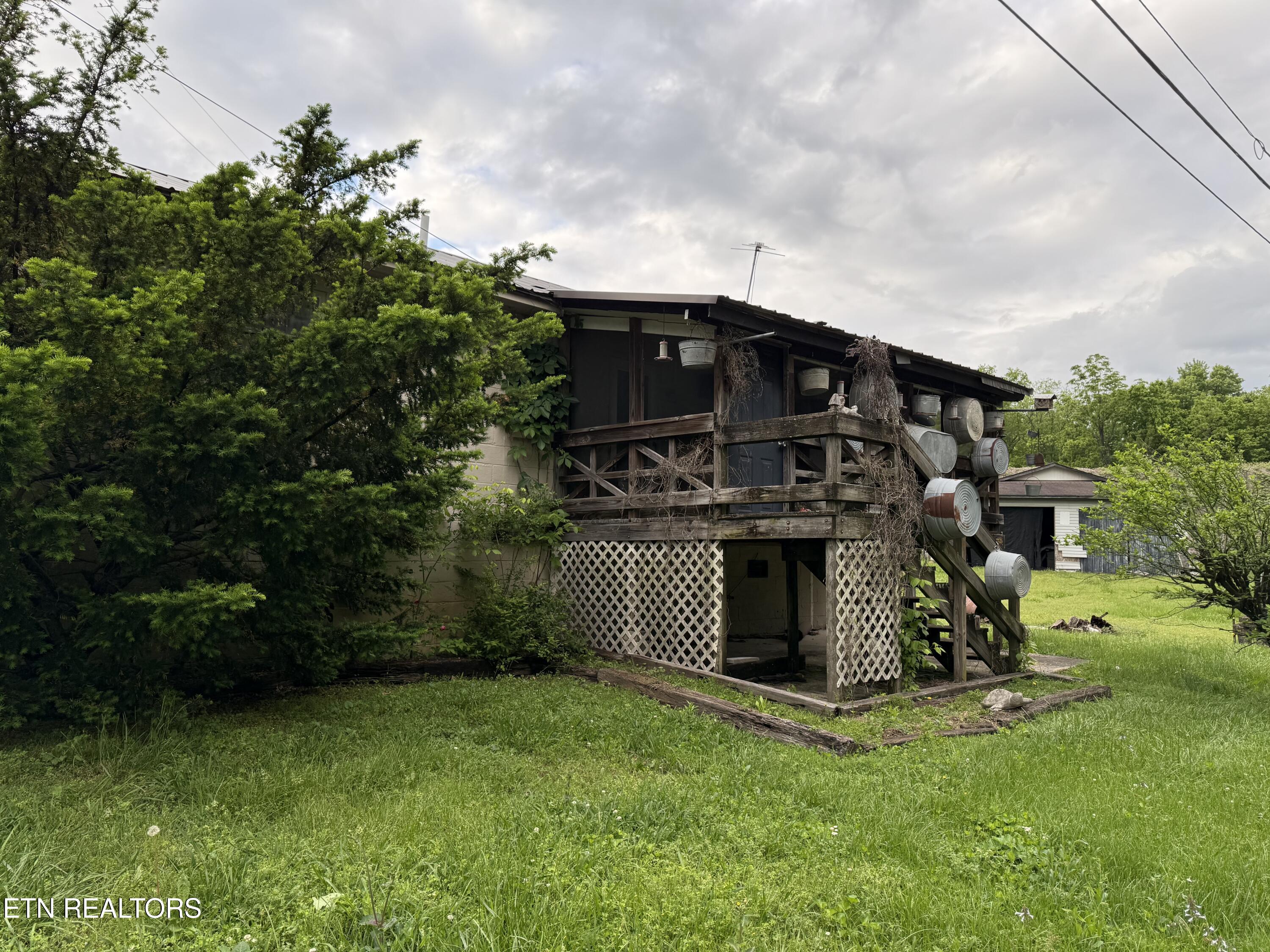 102 Rostron Lane Clinton TN 37716