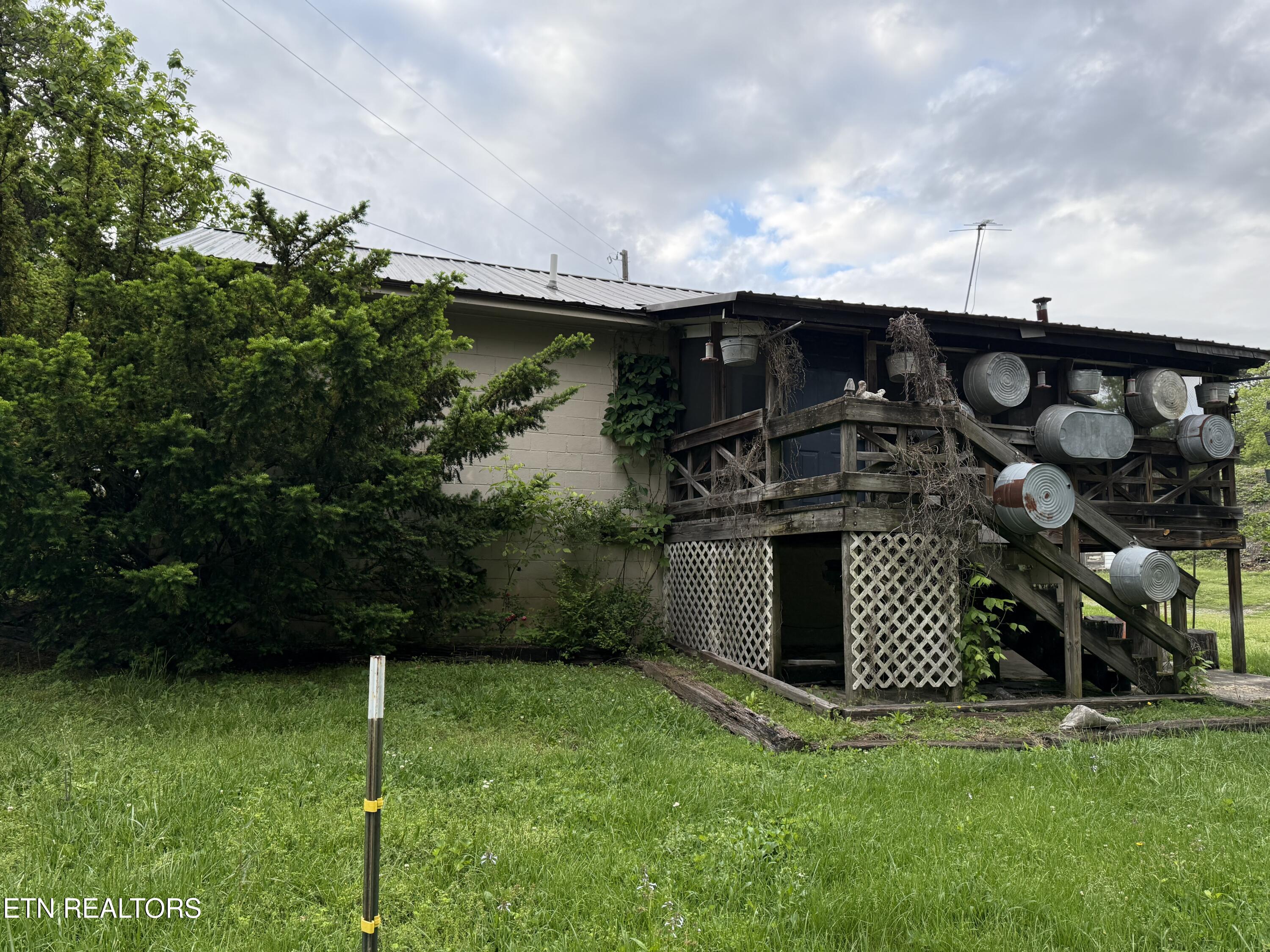 102 Rostron Lane Clinton TN 37716