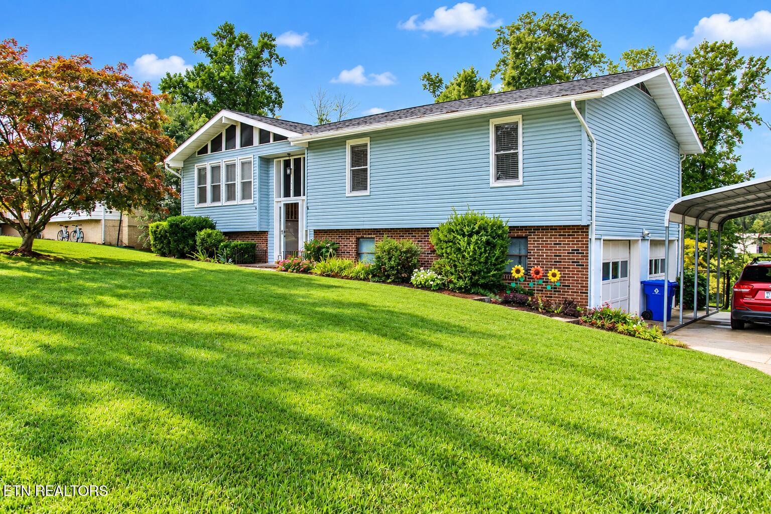314 S Apache Road Clinton TN 37716