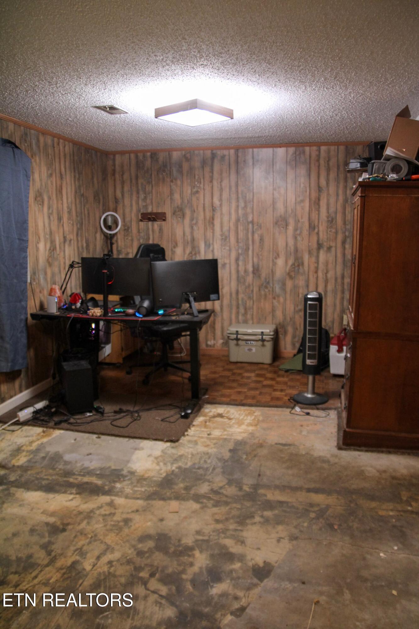 314 S Apache Road Clinton TN 37716