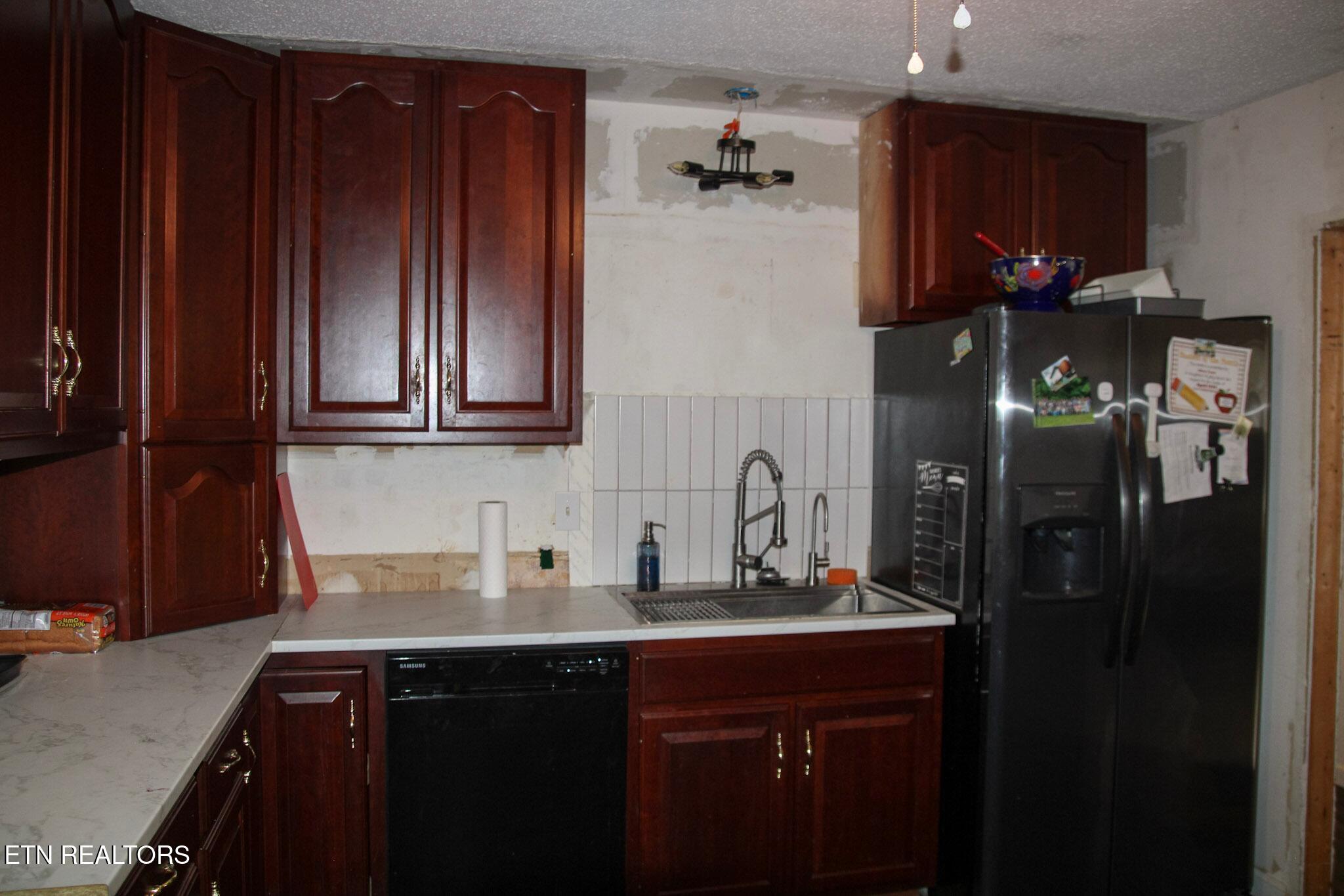 314 S Apache Road Clinton TN 37716
