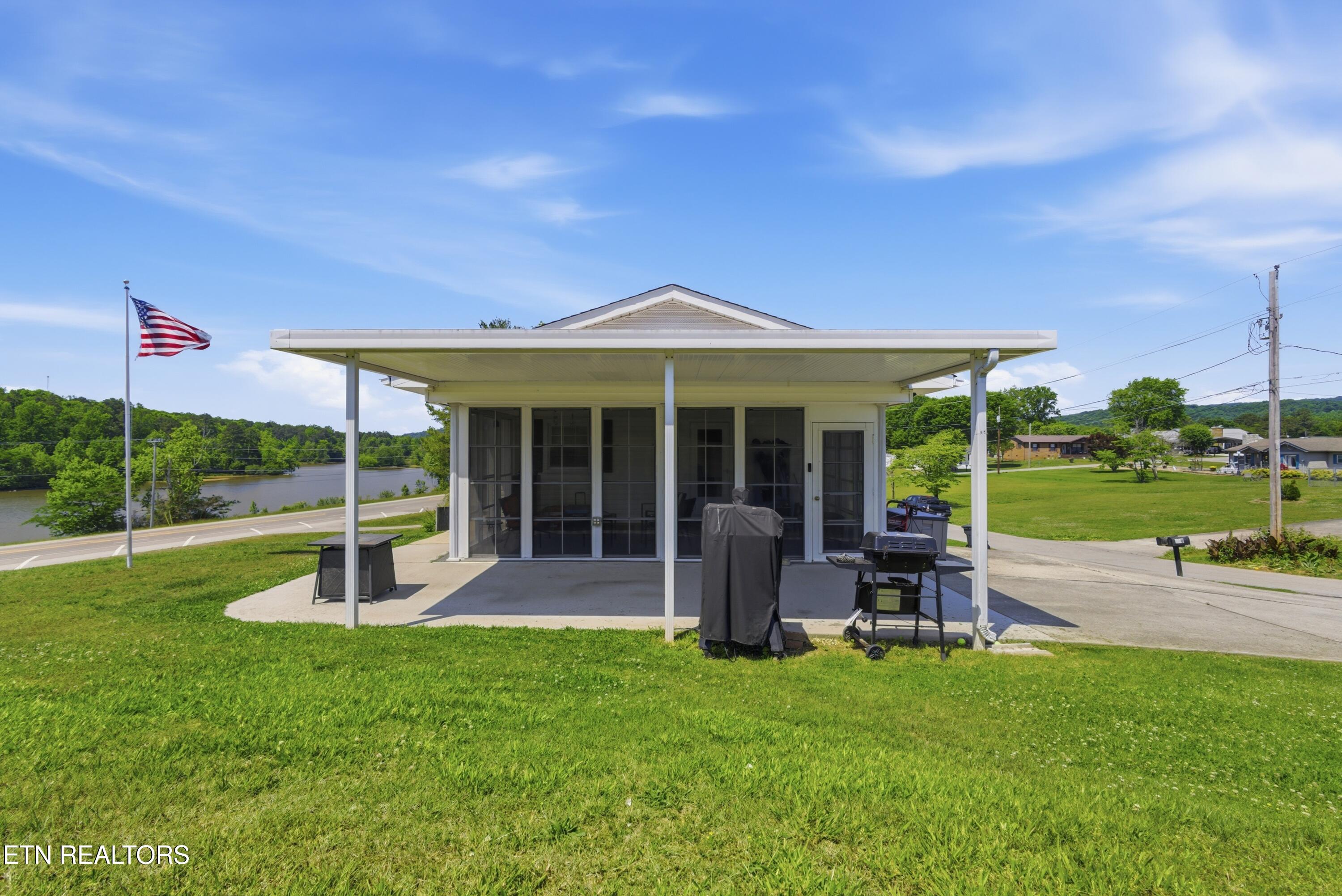 110 Hillcrest Drive Harriman TN 37748