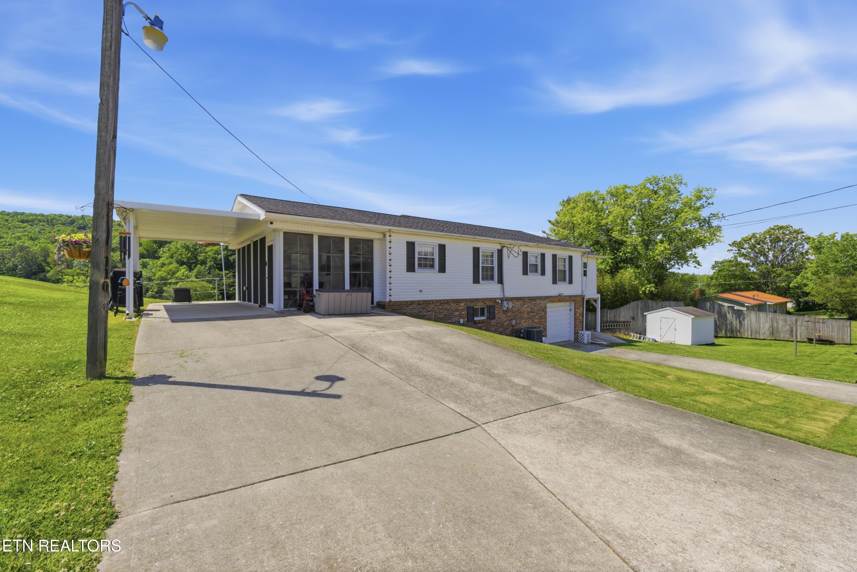 110 Hillcrest Drive Harriman TN 37748