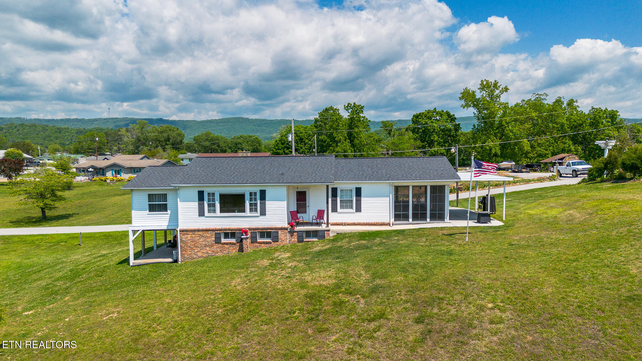 110 Hillcrest Drive Harriman TN 37748