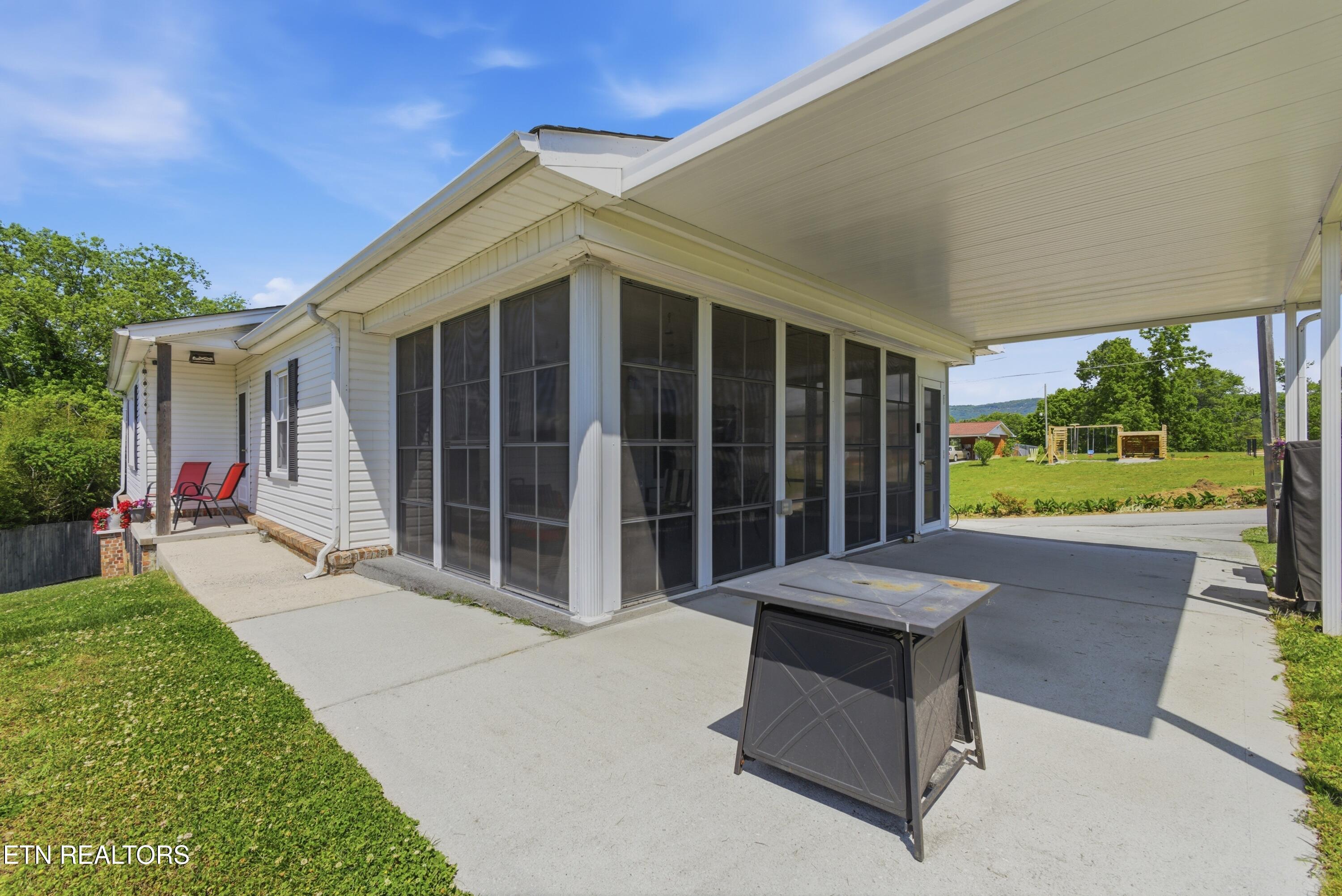 110 Hillcrest Drive Harriman TN 37748