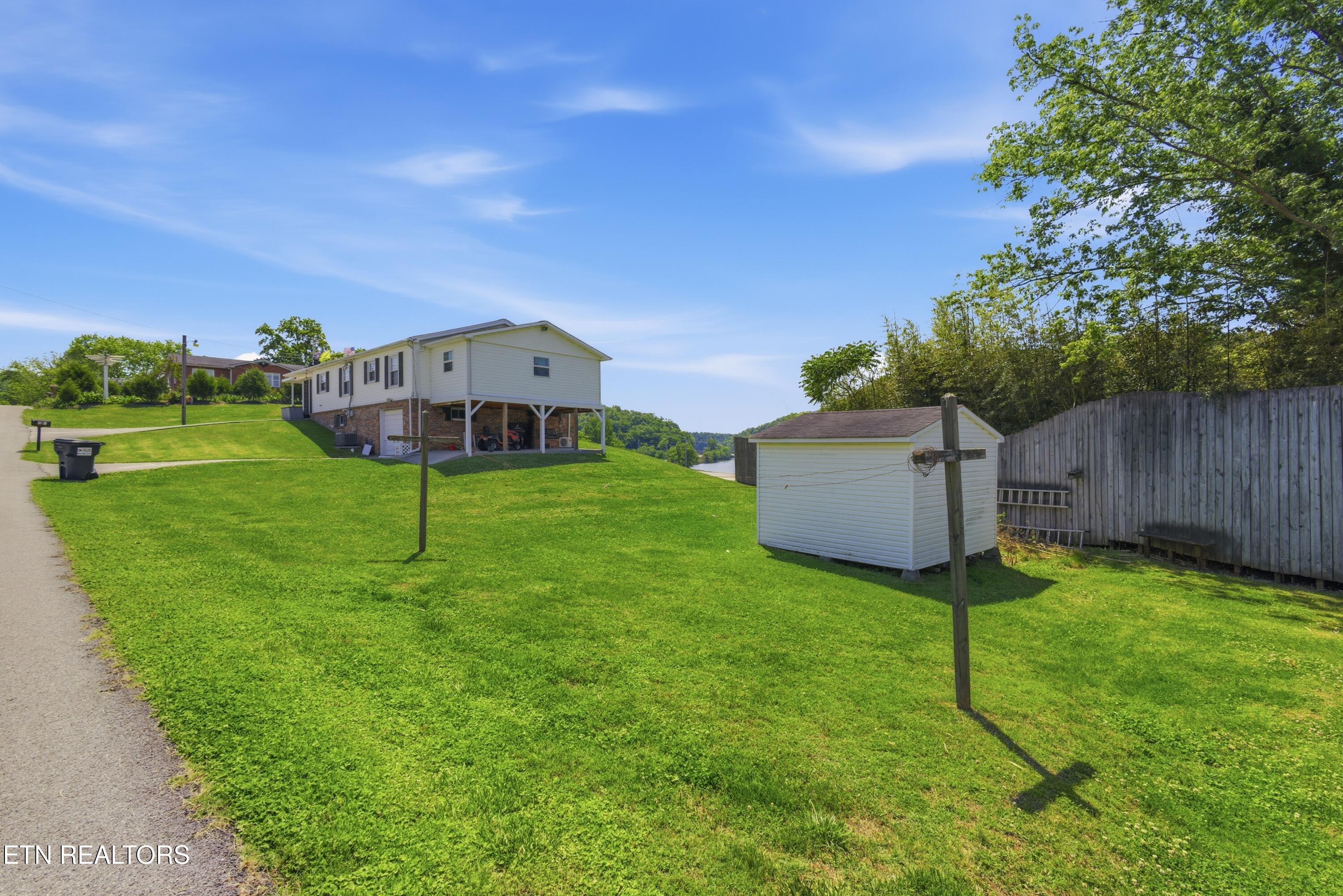 110 Hillcrest Drive Harriman TN 37748
