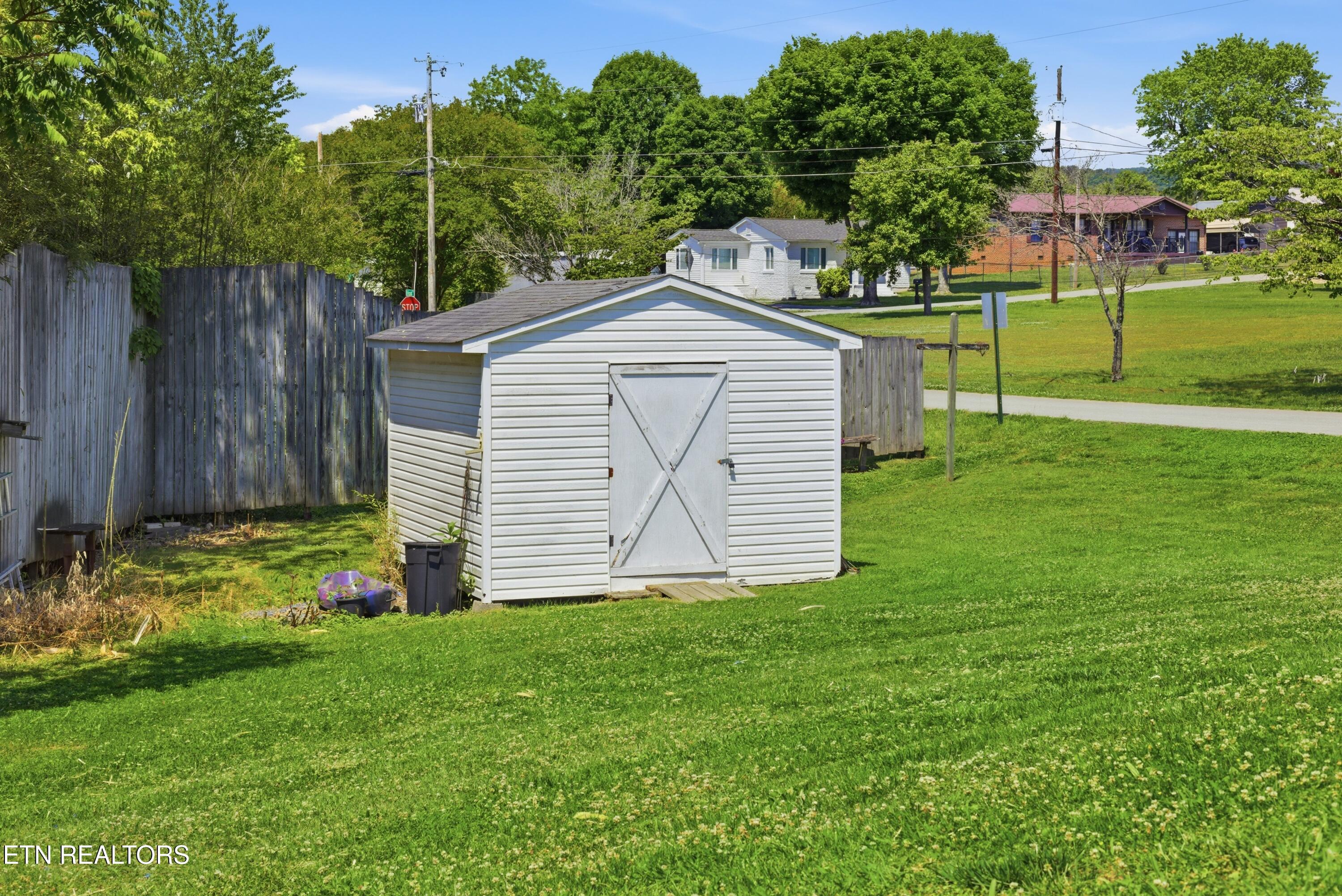 110 Hillcrest Drive Harriman TN 37748