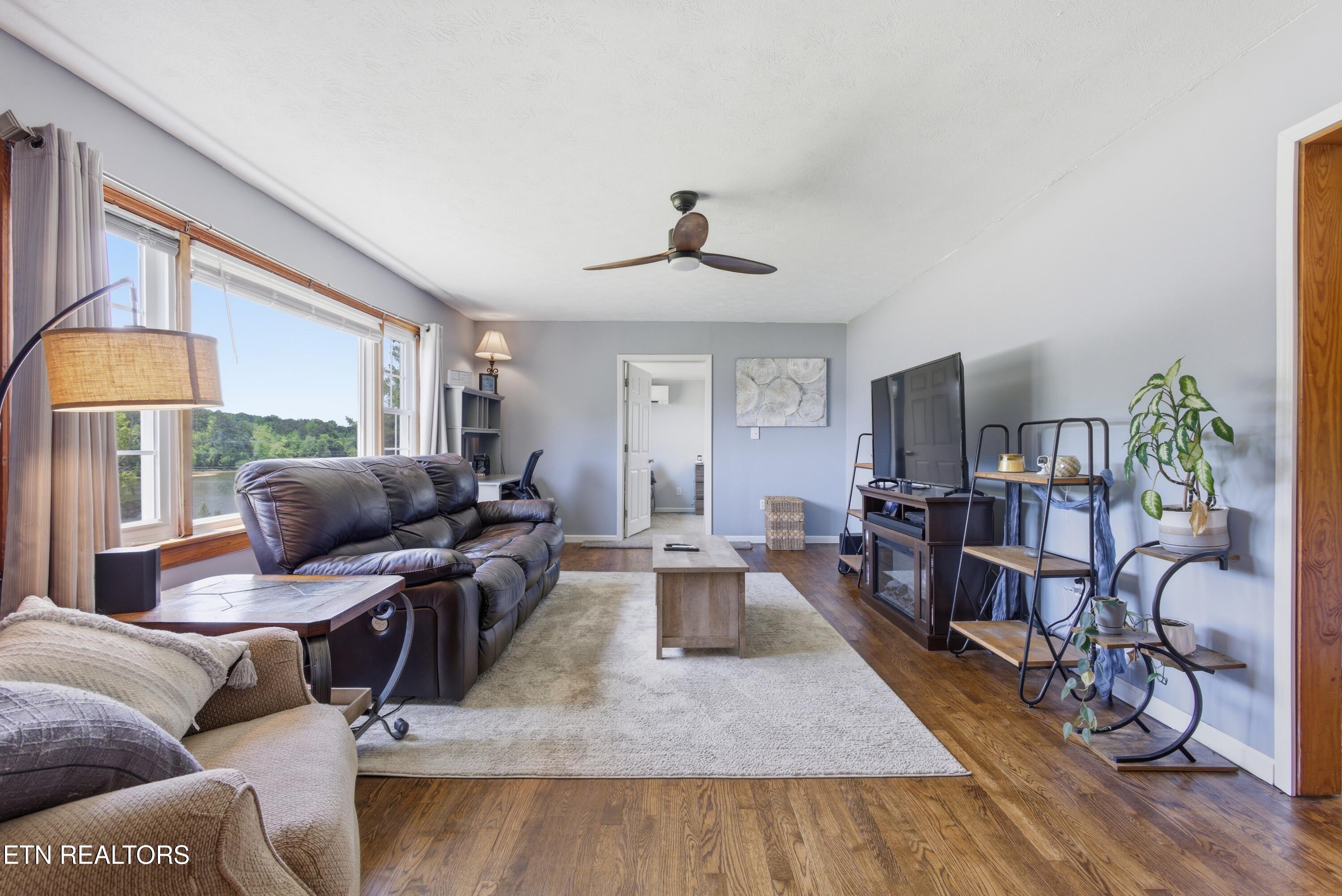 110 Hillcrest Drive Harriman TN 37748