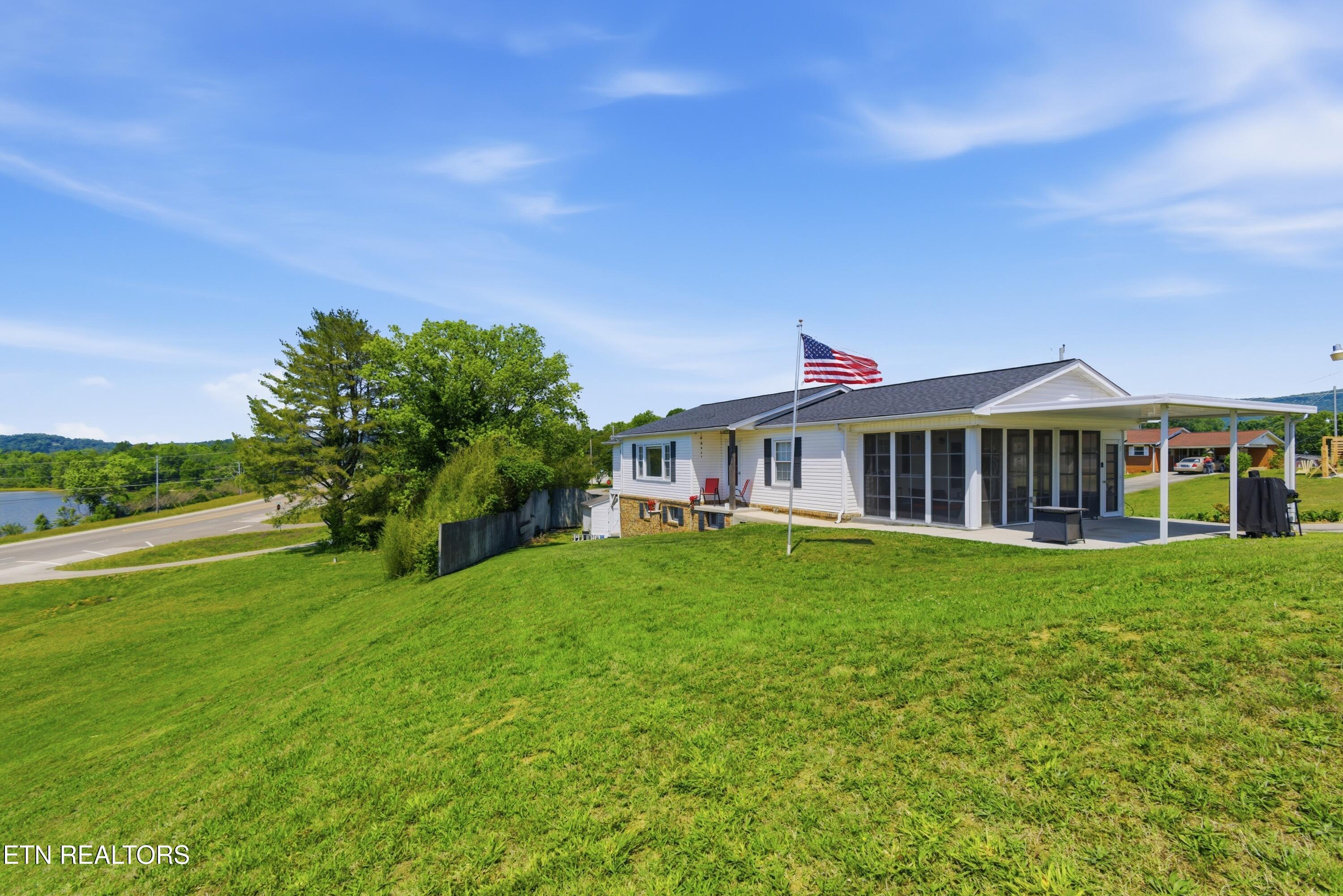 110 Hillcrest Drive Harriman TN 37748